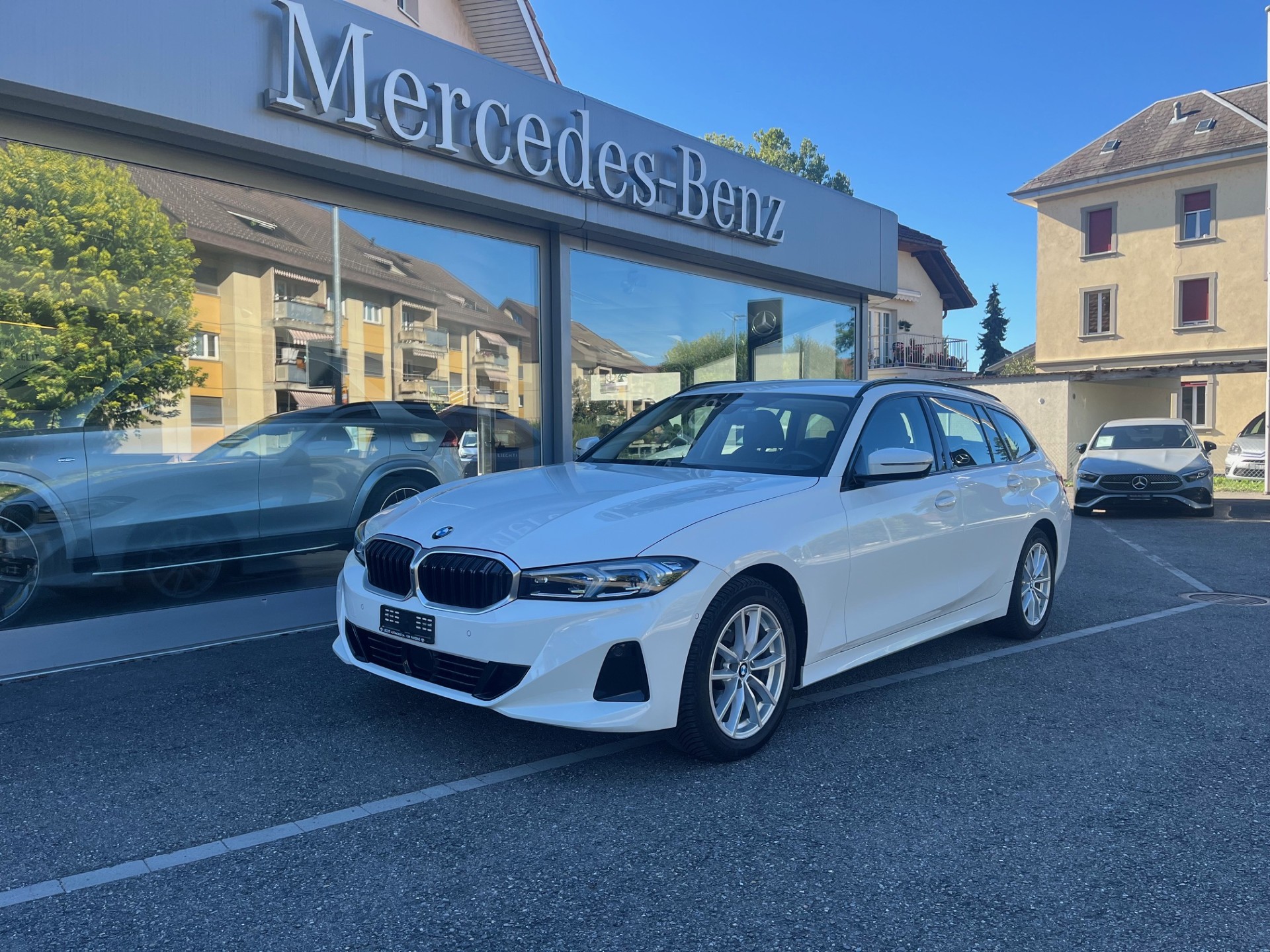 BMW 320d xDrive 48V Touring Steptronic-image-1