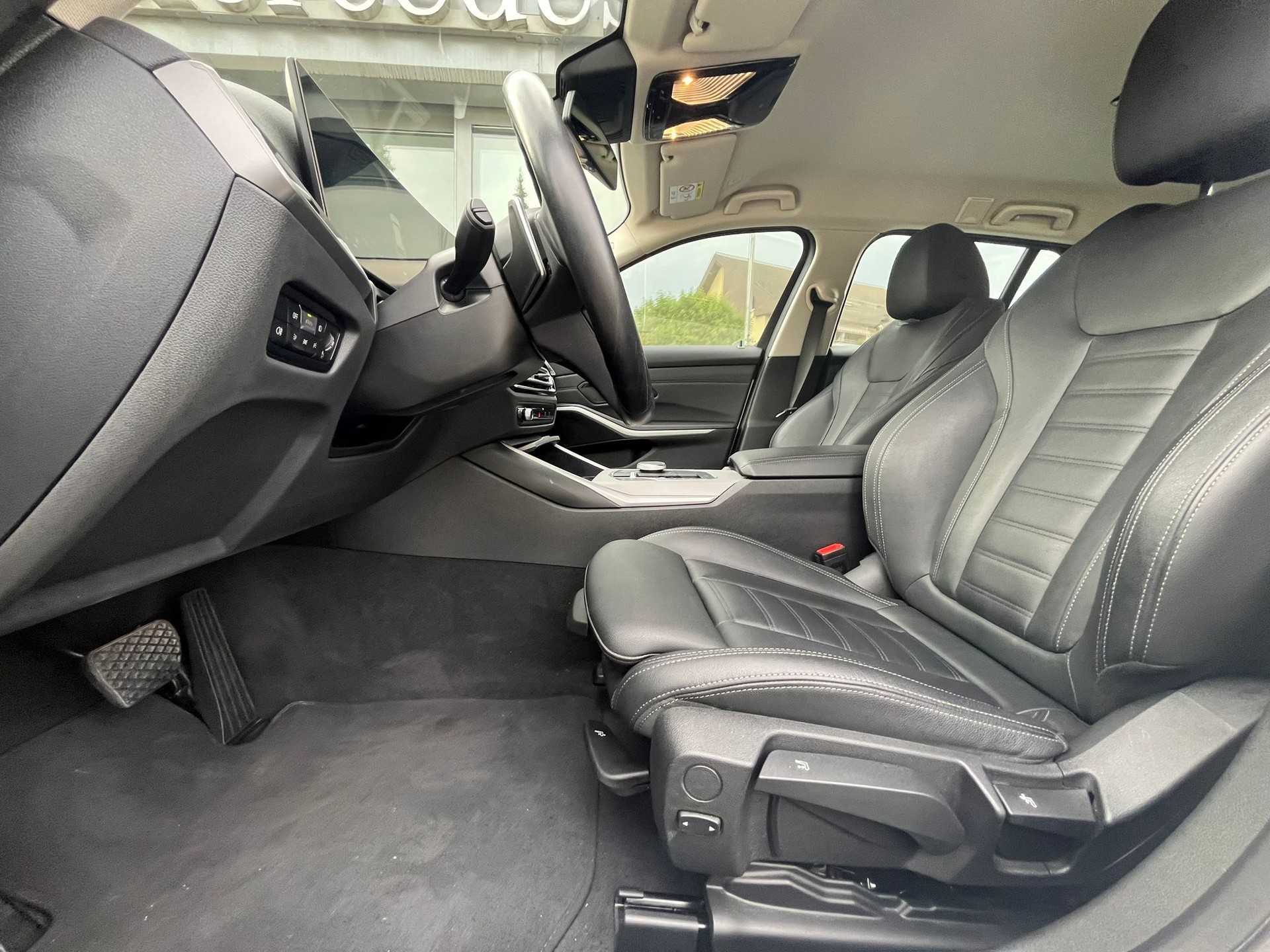 BMW 320d xDrive 48V Touring Steptronic-image-23