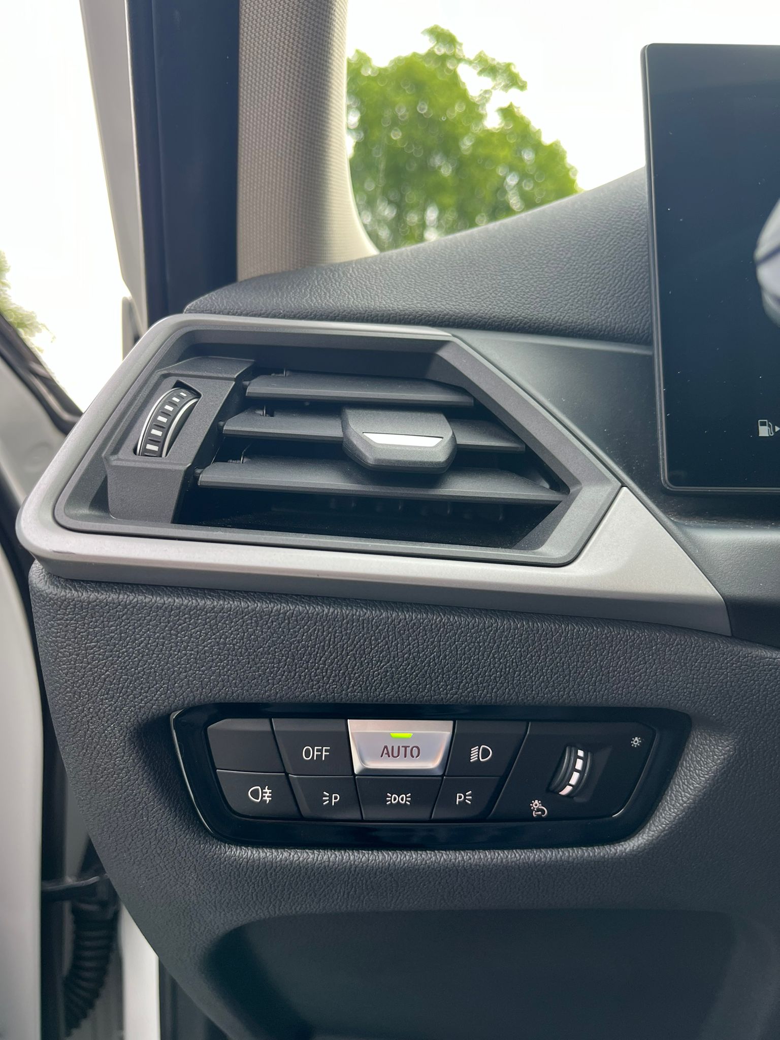 BMW 320d xDrive 48V Touring Steptronic-image-25