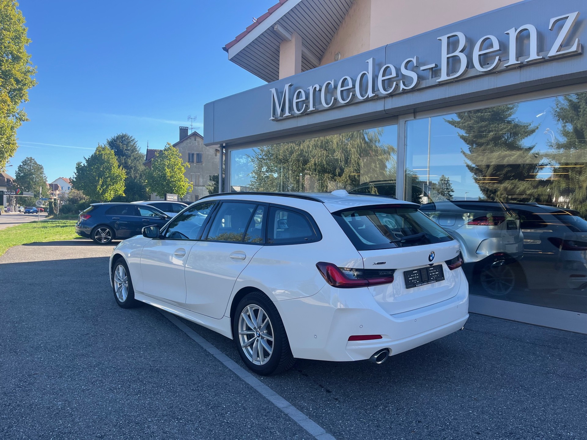 BMW 320d xDrive 48V Touring Steptronic-image-3