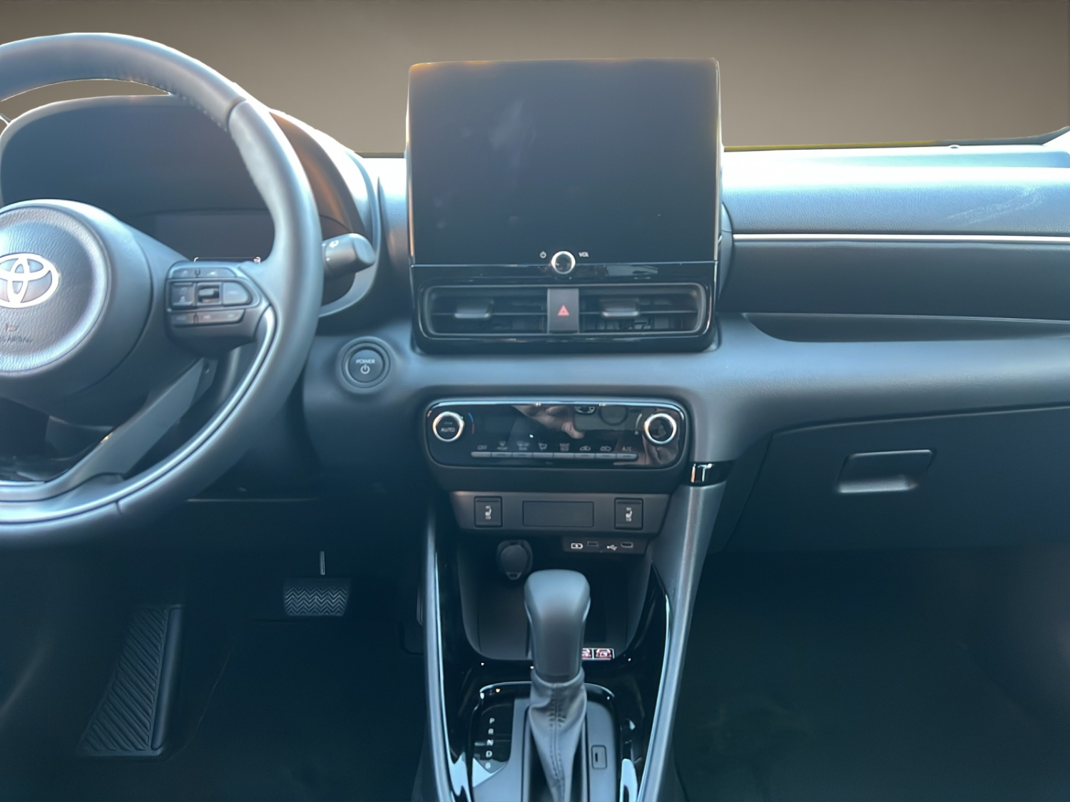 TOYOTA Yaris 1.5 VVT-i HSD Trend-image-11