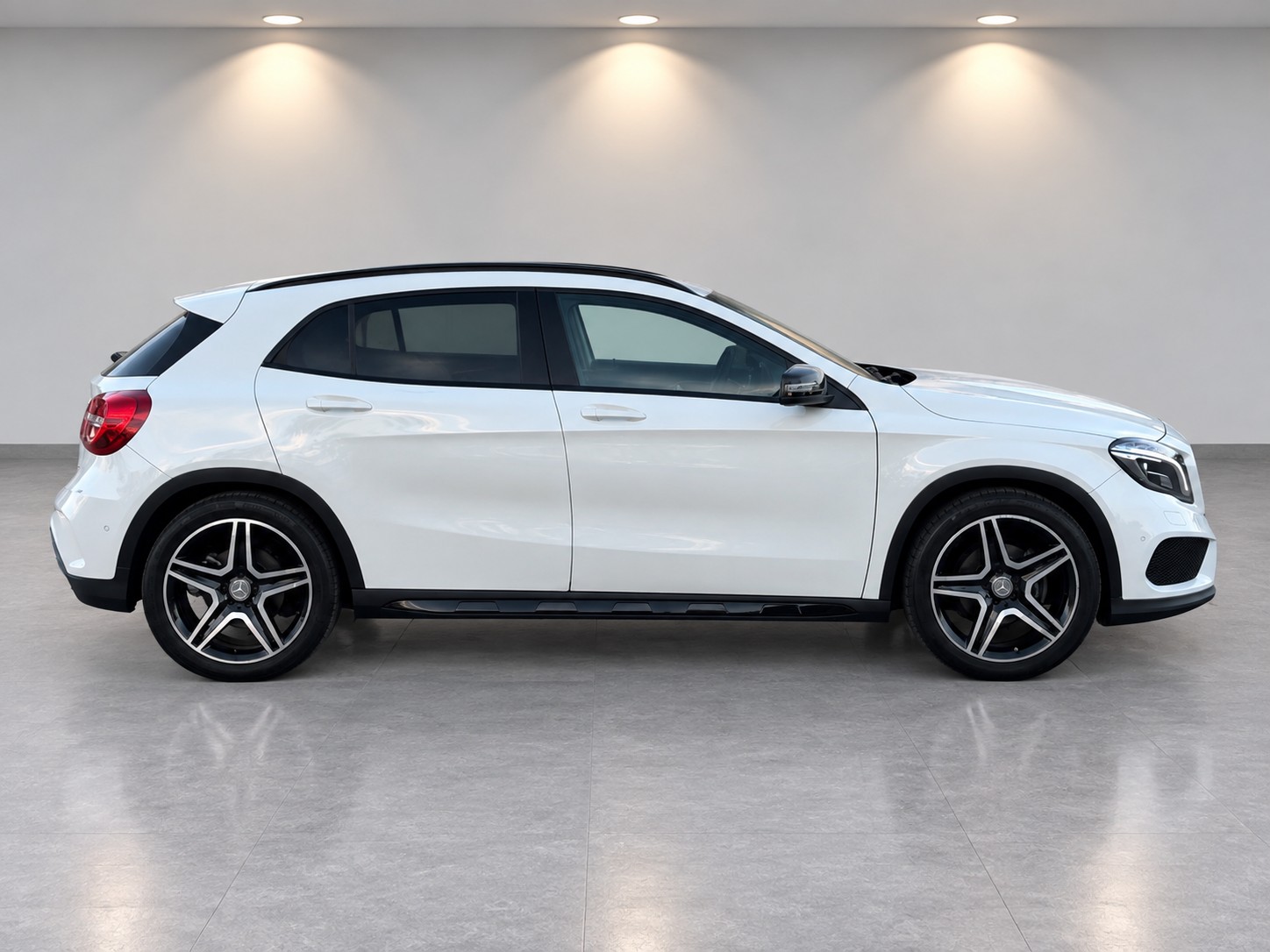 MERCEDES-BENZ GLA 200 CDI Swiss Star Edition AMG Line 4Matic 7G-DCT-image-7