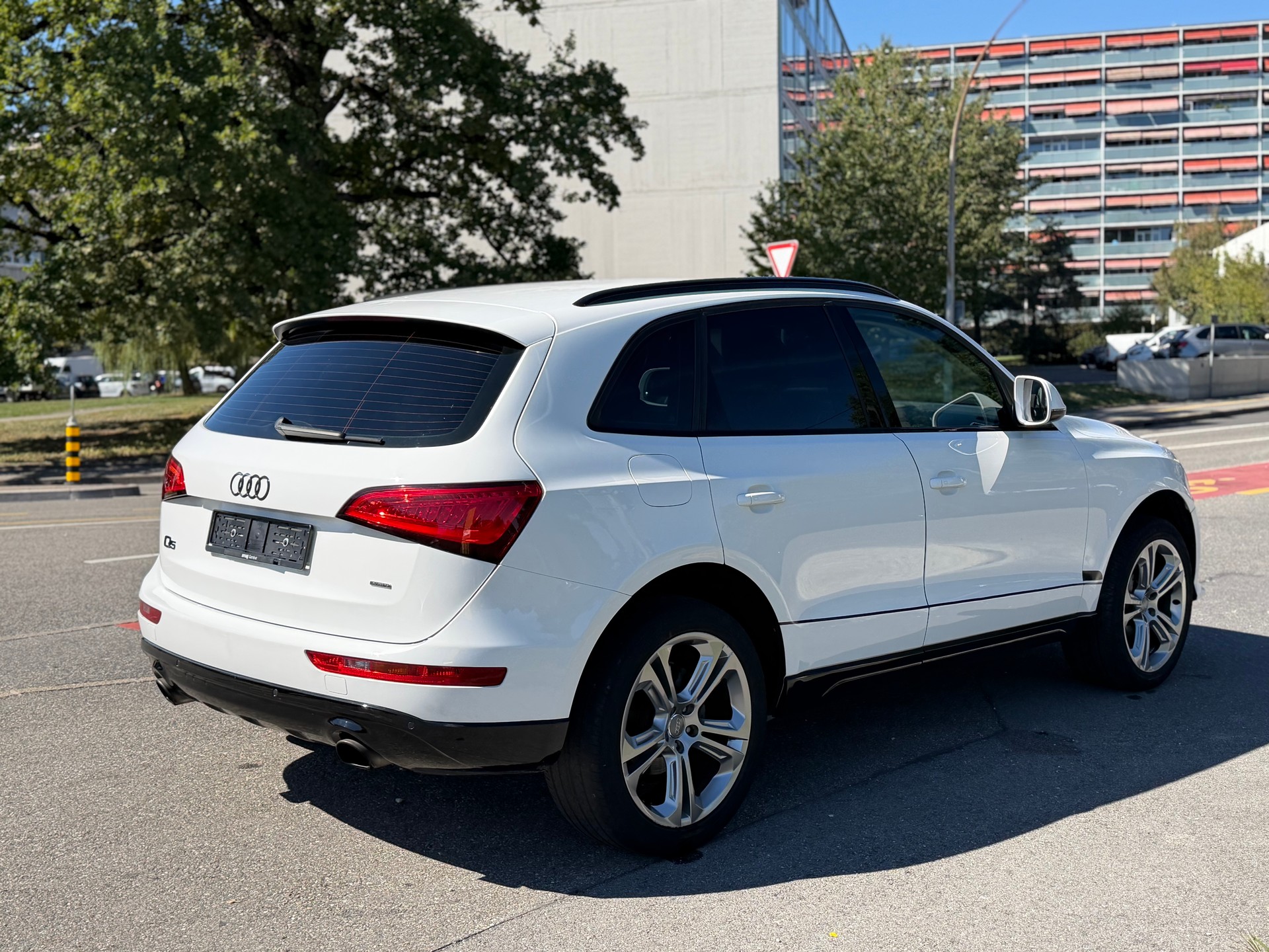 AUDI Q5 2.0 TFSI quattro tiptronic-image-6