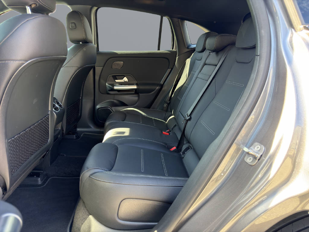 MERCEDES-BENZ EQA 250 AMG Line-image-12