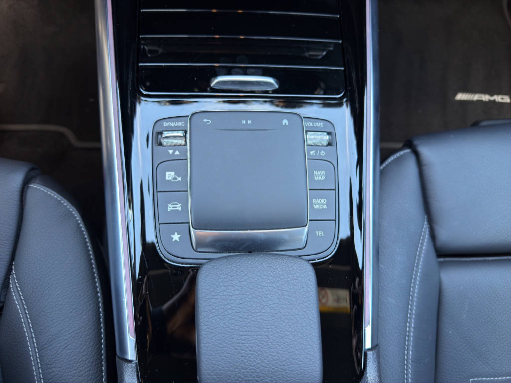 MERCEDES-BENZ EQA 250 AMG Line-image-11