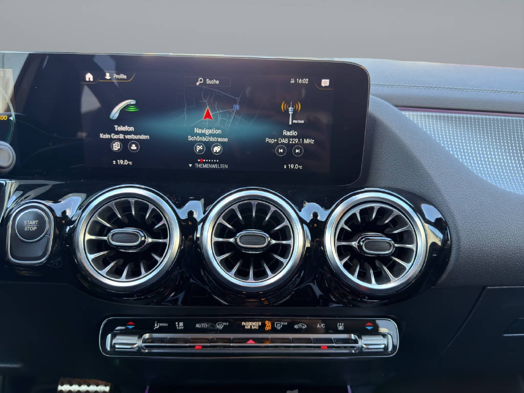 MERCEDES-BENZ EQA 250 AMG Line-image-10