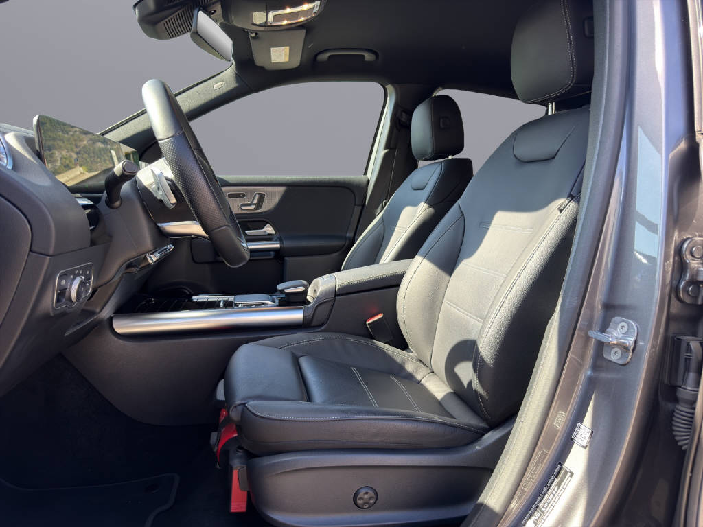 MERCEDES-BENZ EQA 250 AMG Line-image-7