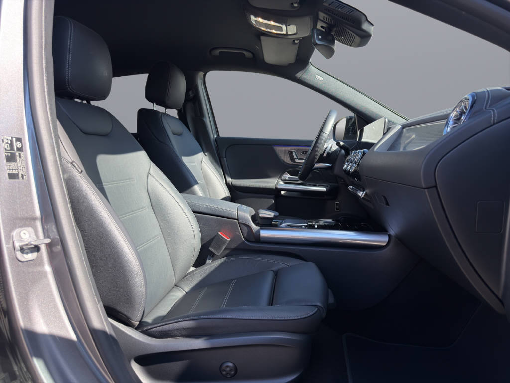 MERCEDES-BENZ EQA 250 AMG Line-image-14