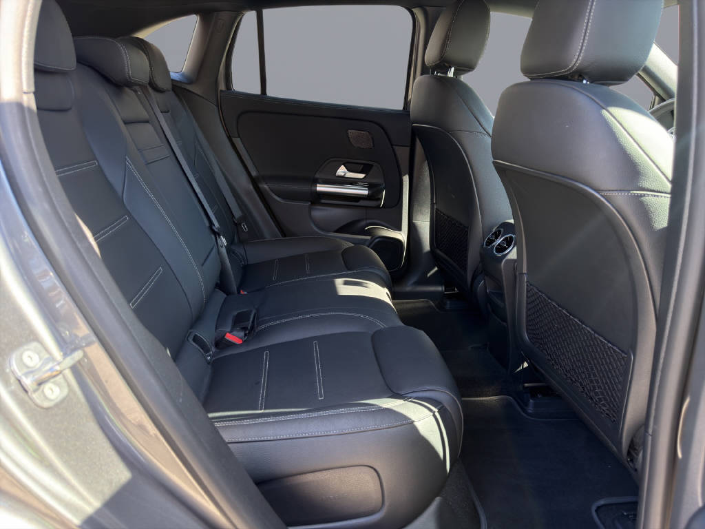 MERCEDES-BENZ EQA 250 AMG Line-image-13