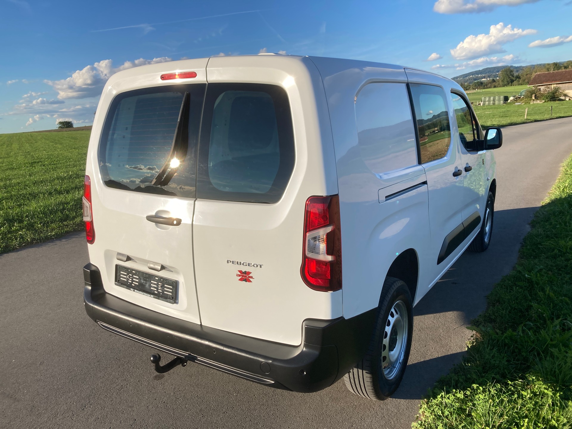 PEUGEOT Partner 1.5 Blue HDi s/s Premium Long 1000kg 4x4-image-2