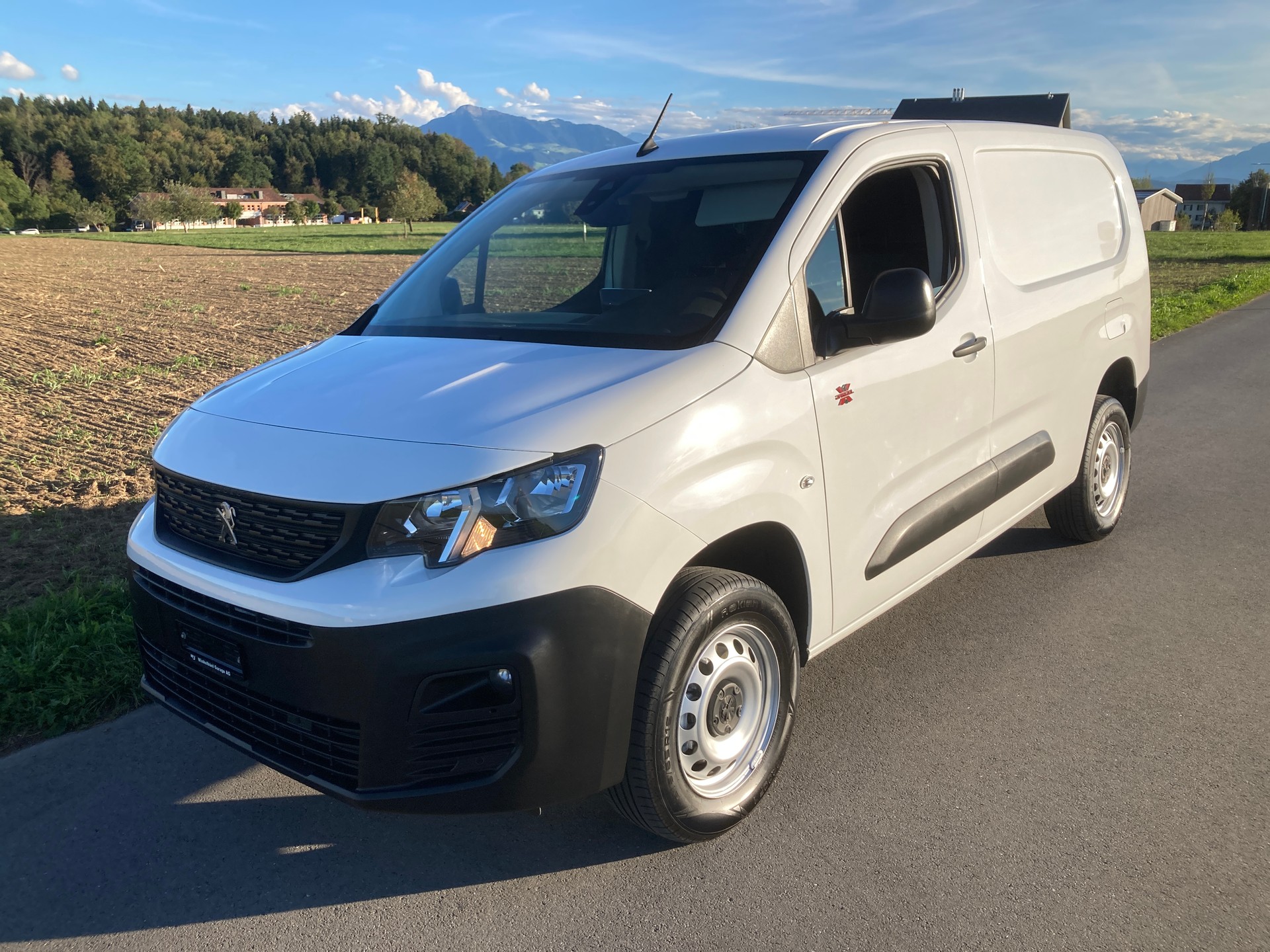 PEUGEOT Partner 1.5 Blue HDi s/s Premium Long 1000kg 4x4-image-0