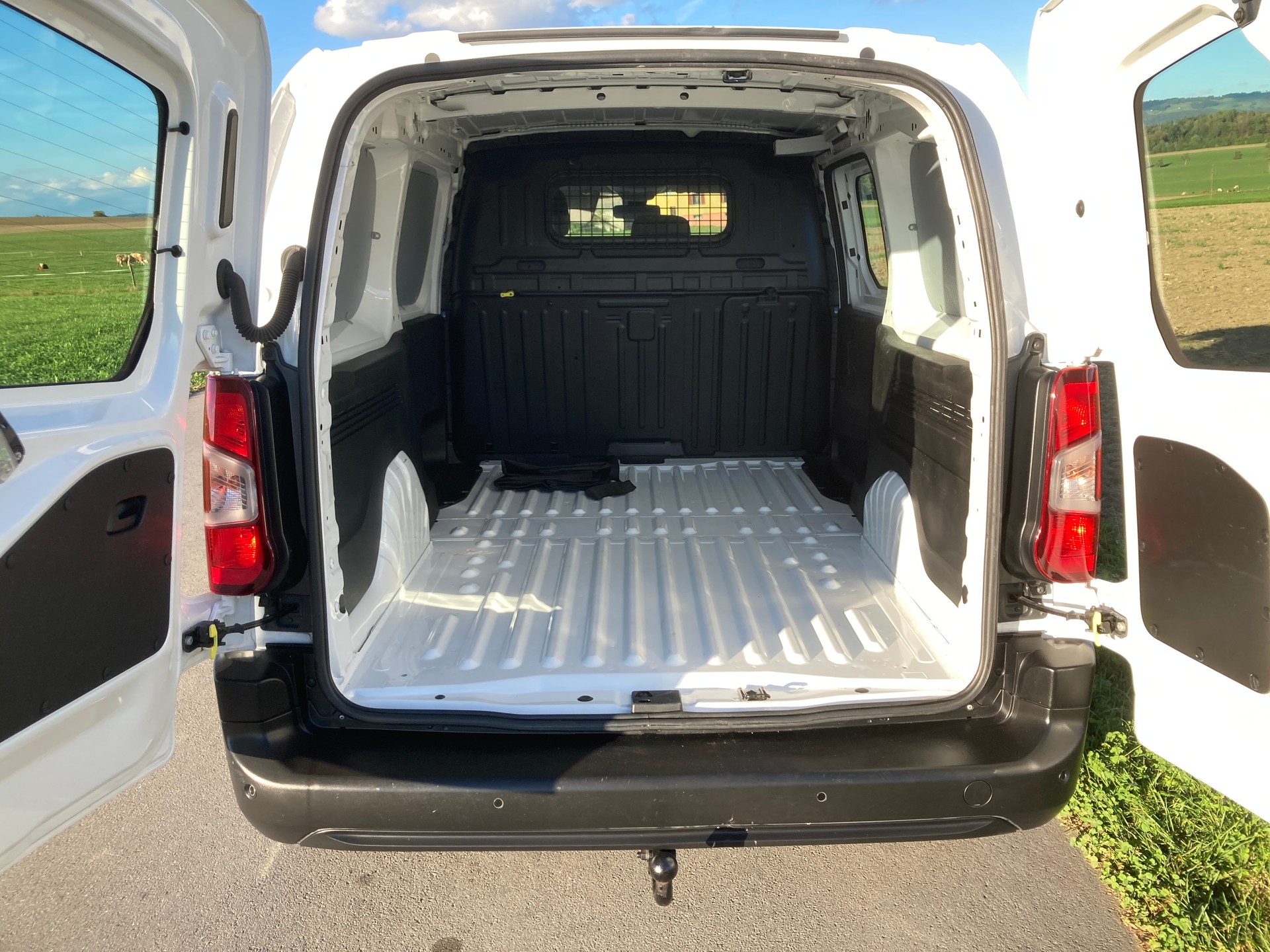 PEUGEOT Partner 1.5 Blue HDi s/s Premium Long 1000kg 4x4-image-6