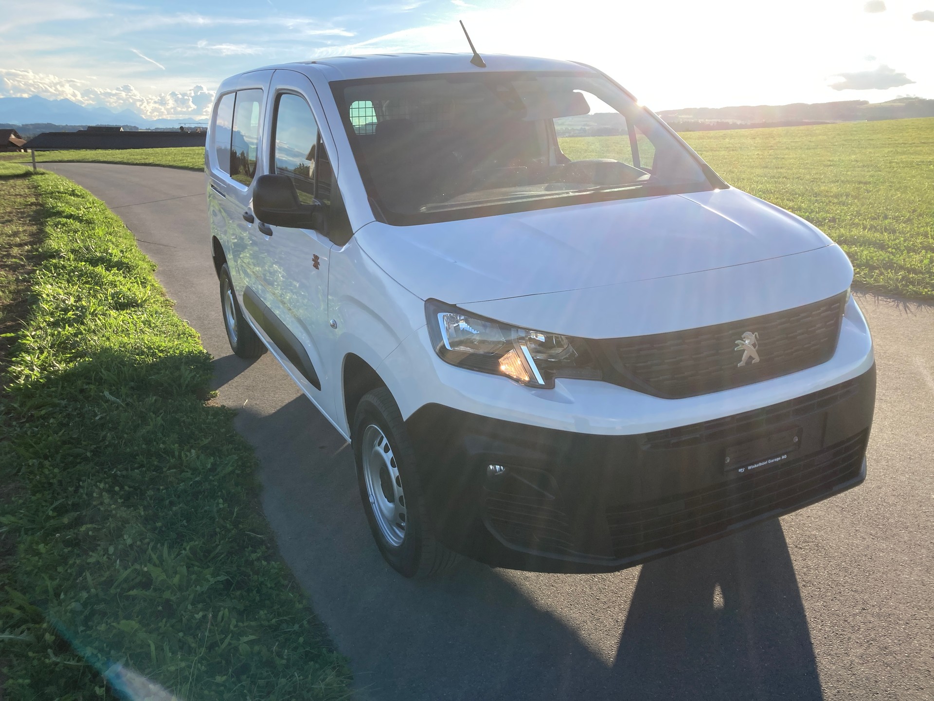 PEUGEOT Partner 1.5 Blue HDi s/s Premium Long 1000kg 4x4-image-1