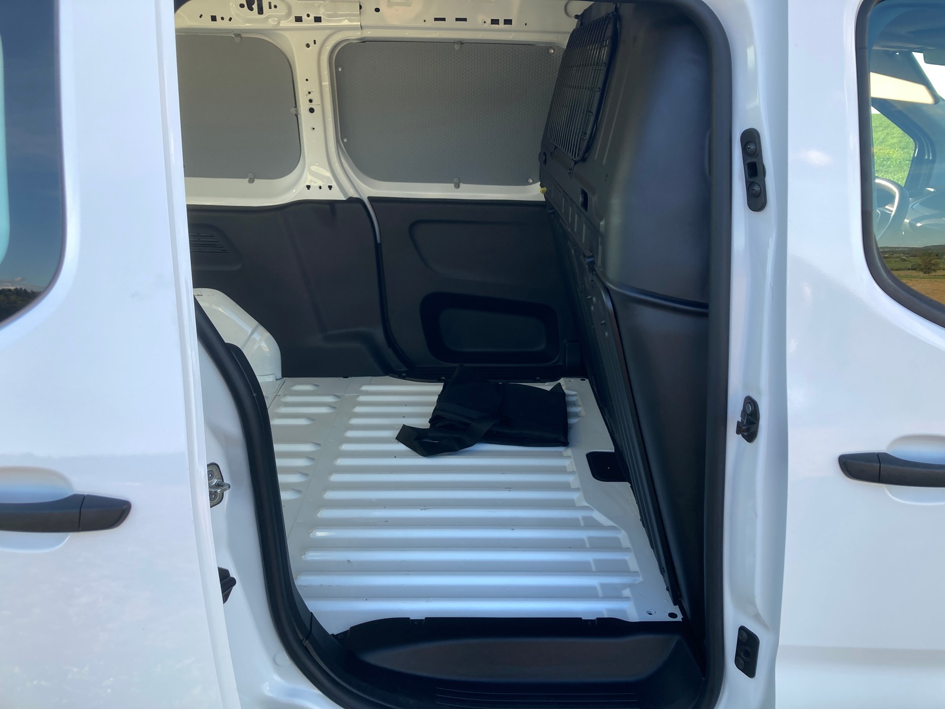 PEUGEOT Partner 1.5 Blue HDi s/s Premium Long 1000kg 4x4-image-7
