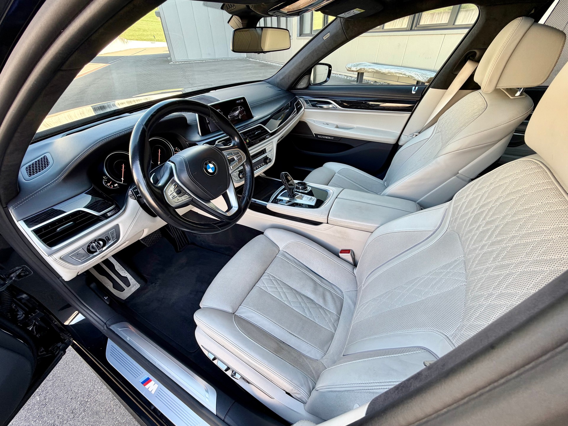 BMW 740d xDrive Steptronic-image-10