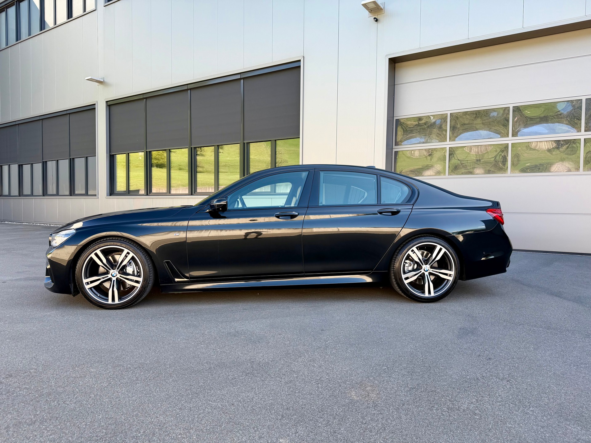 BMW 740d xDrive Steptronic-image-4