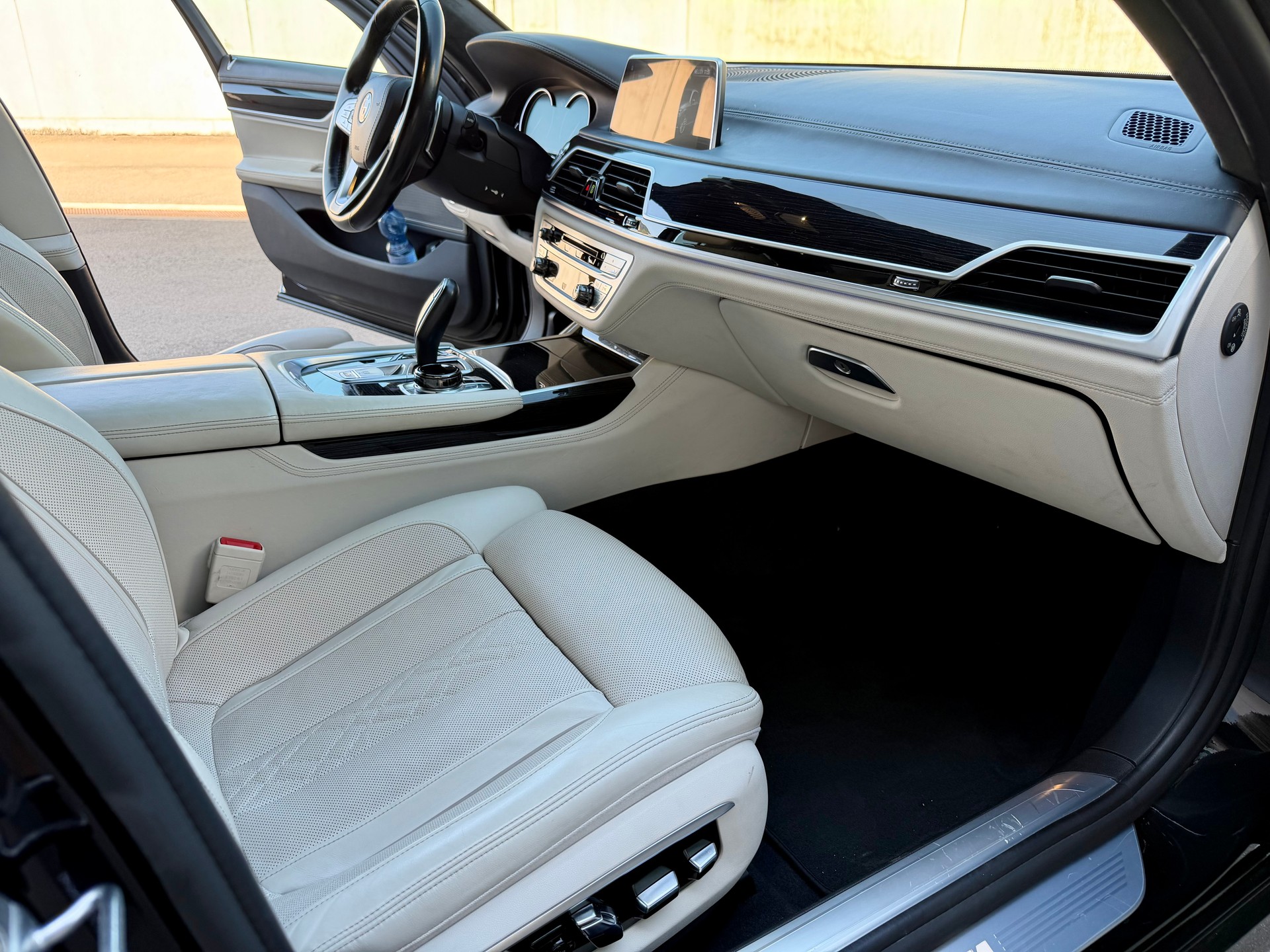 BMW 740d xDrive Steptronic-image-15