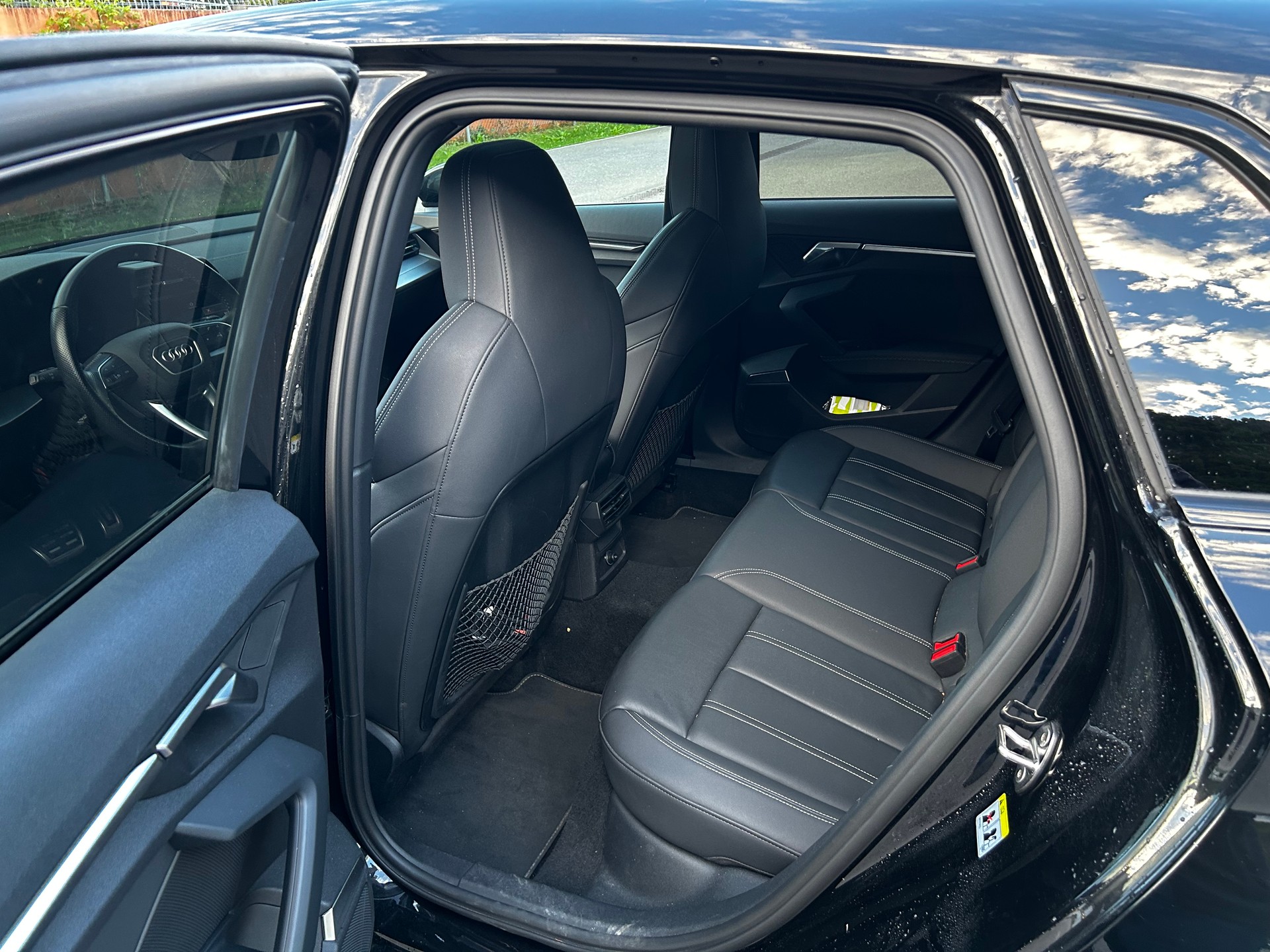 AUDI 1.5 35 TFSI S Line Attraction S-Tronic-image-5
