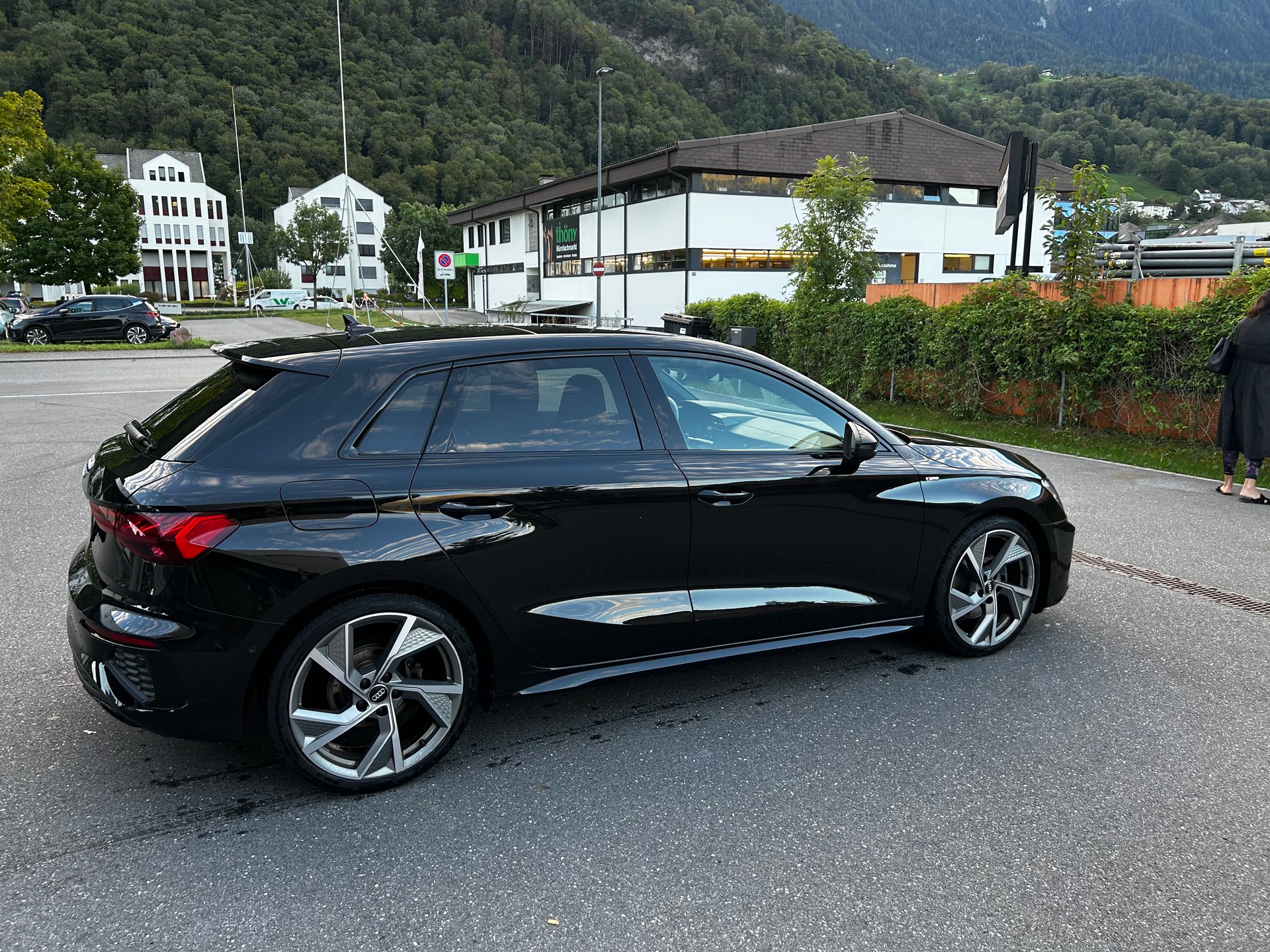 AUDI 1.5 35 TFSI S Line Attraction S-Tronic-image-1