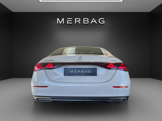 MERCEDES-BENZ E 220 d 4Matic-image-4