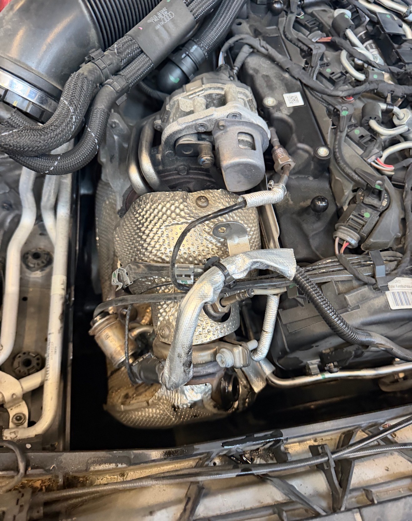 AUDI 40 tdi Avant Quattro-image-12