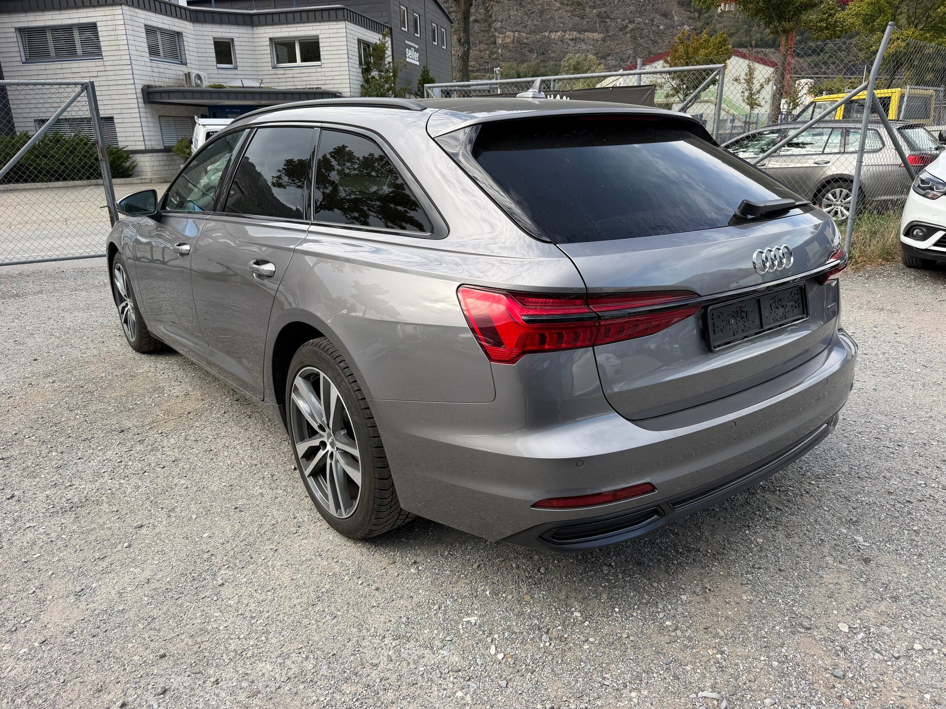 AUDI 40 tdi Avant Quattro-image-2