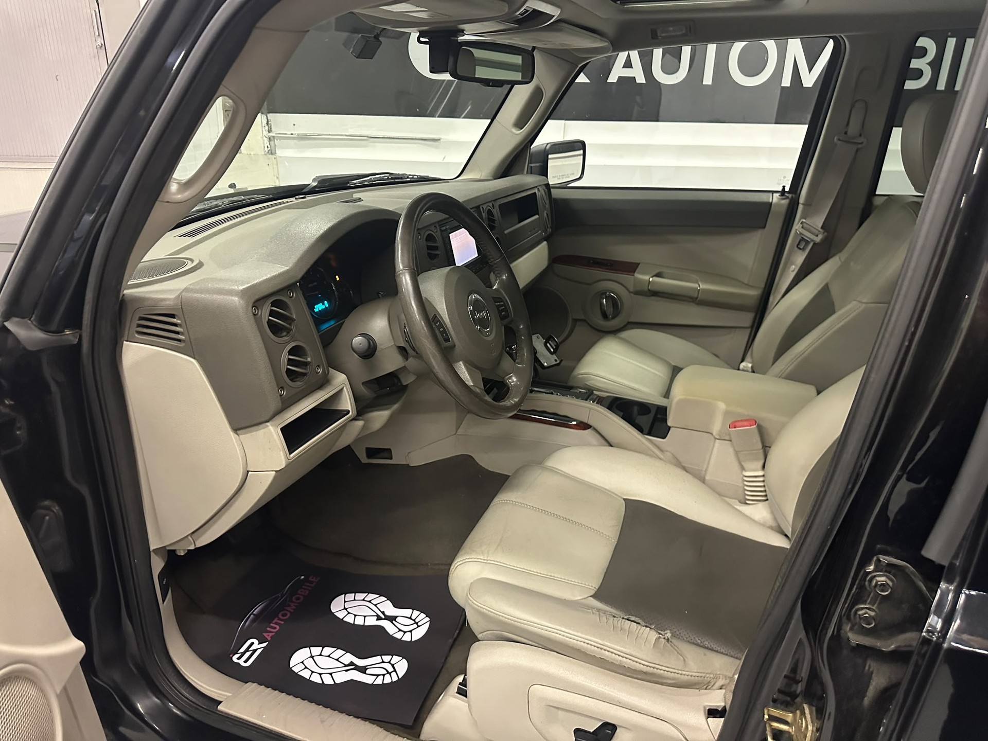 JEEP Commander 3.0 CRD Limited Automatic-image-11