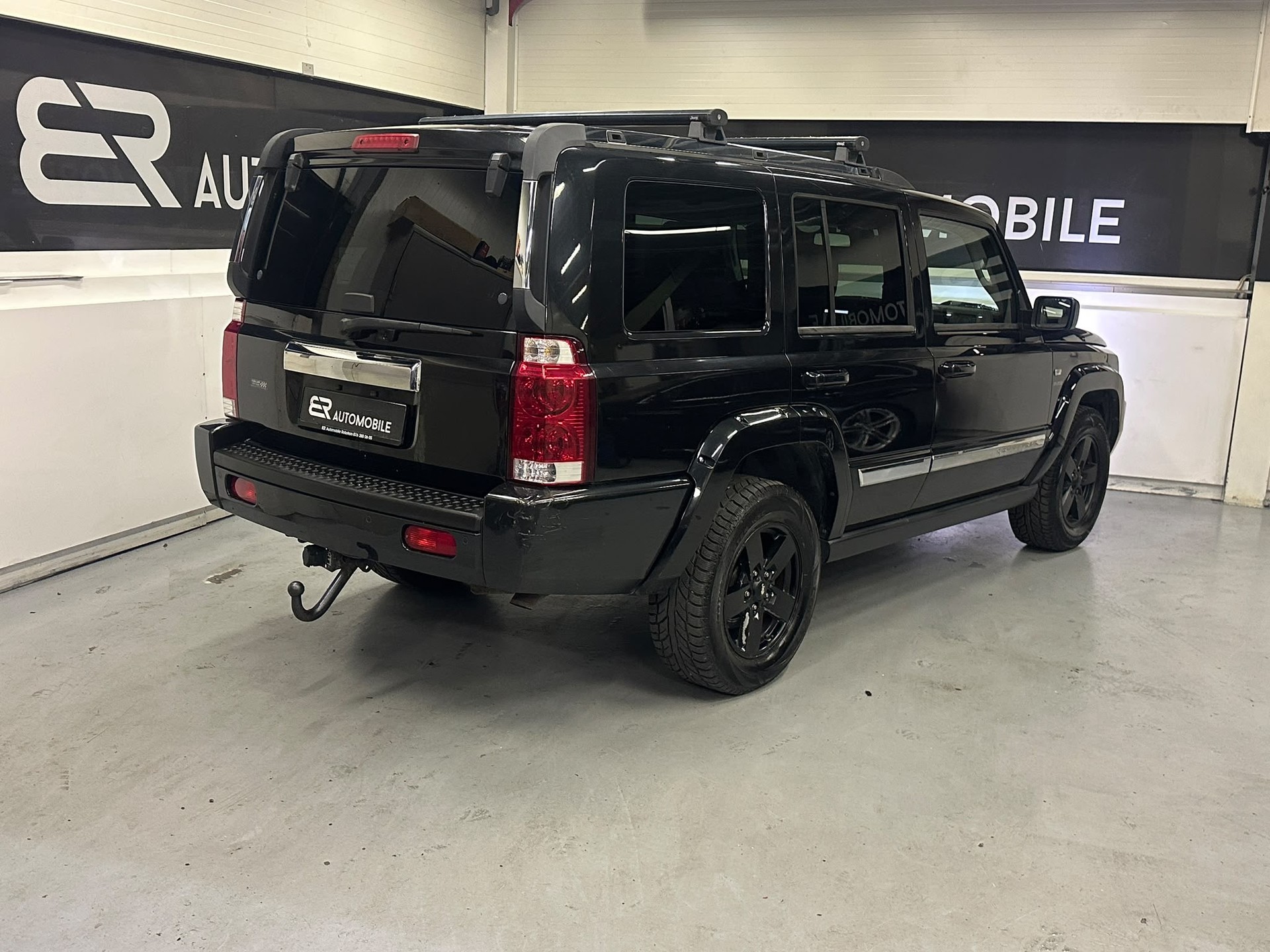 JEEP Commander 3.0 CRD Limited Automatic-image-3
