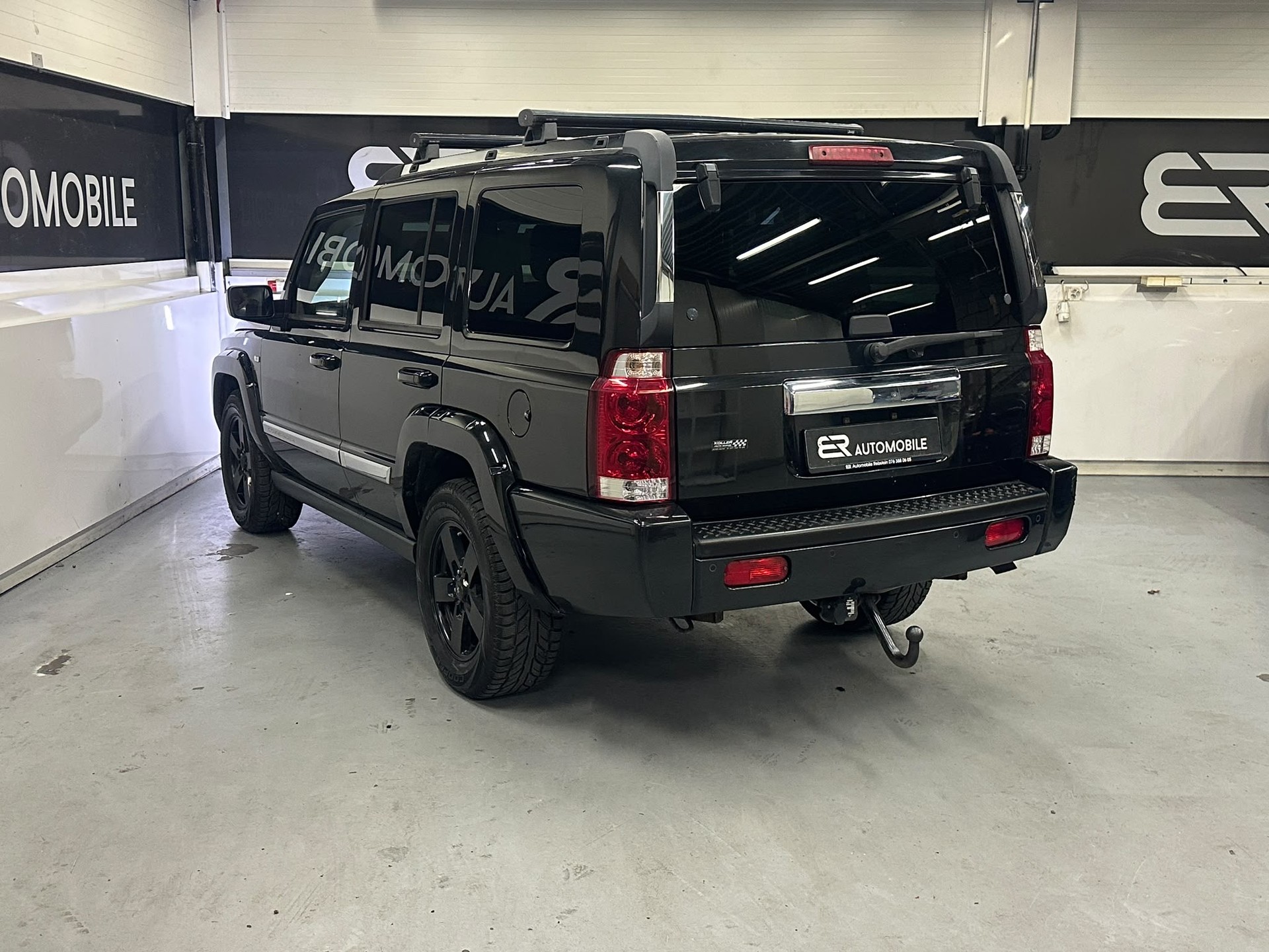 JEEP Commander 3.0 CRD Limited Automatic-image-2
