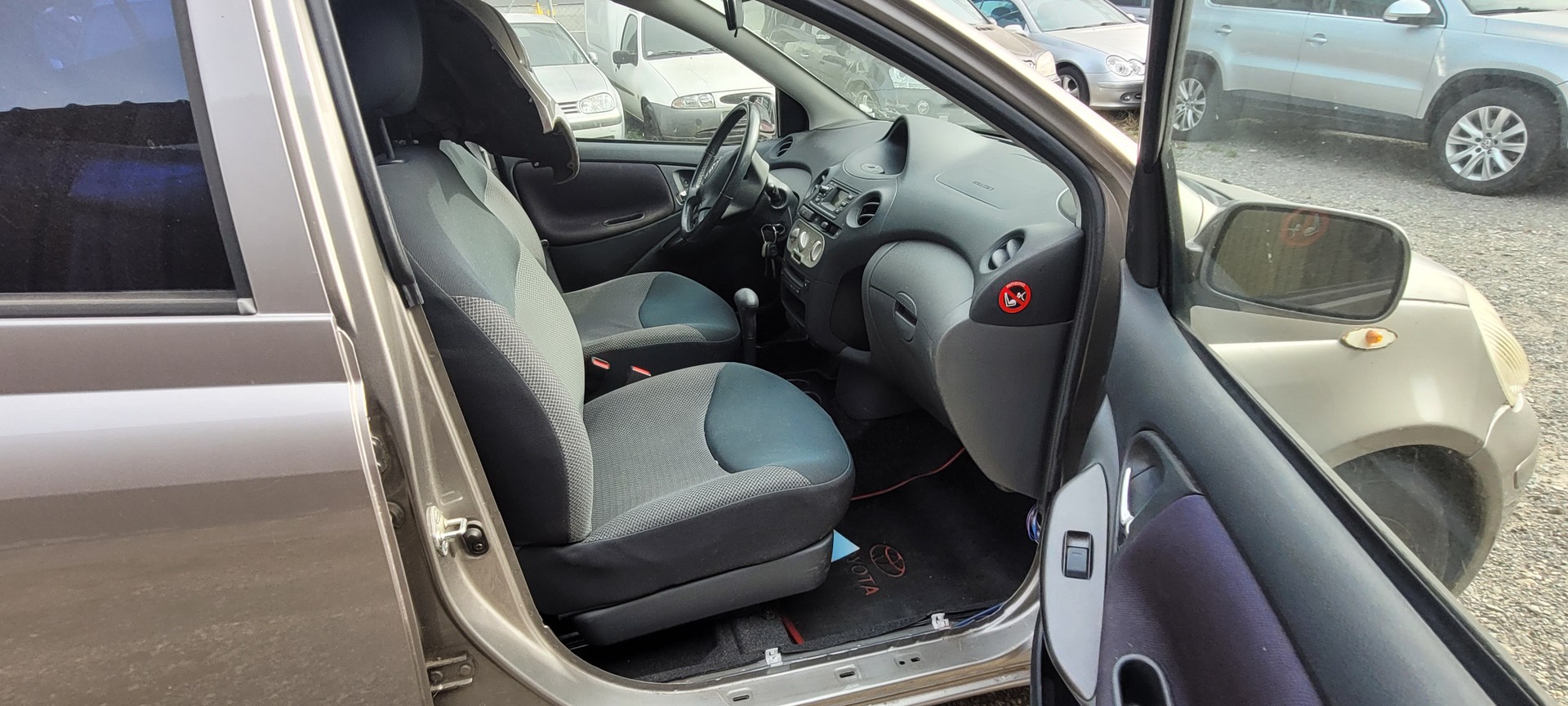 TOYOTA Yaris 1.3 Linea Luna-image-9