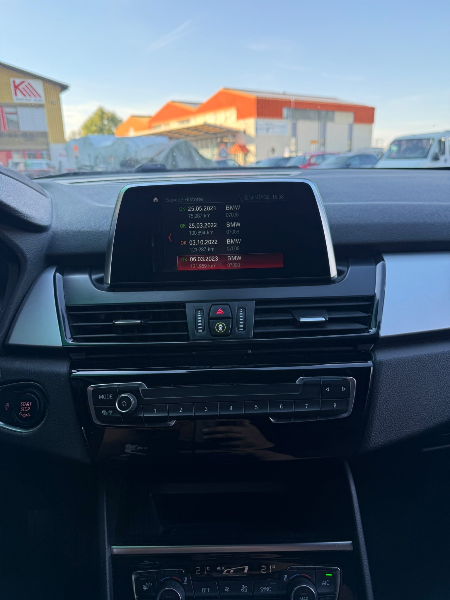 BMW 216d Gran Tourer-image-12