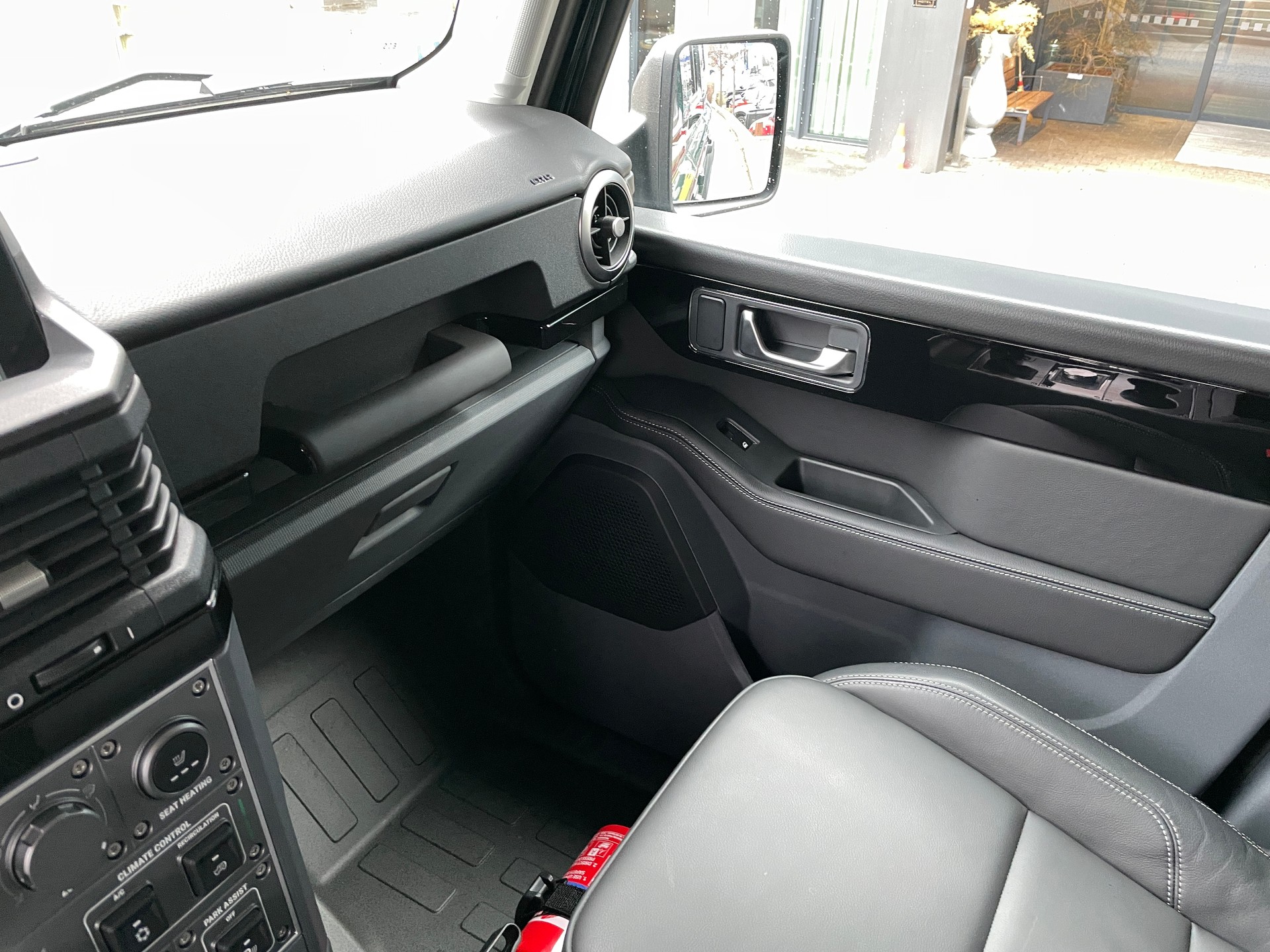 INEOS Grenadier 3.0D Utility Wagon 2-Sitz-image-18