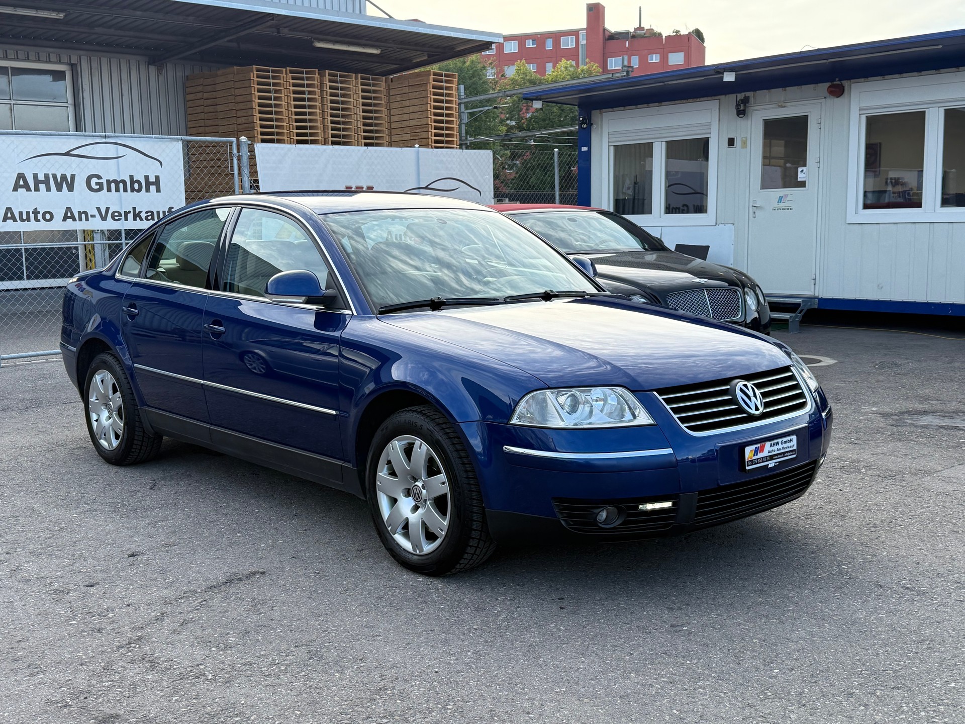 VW Passat 2.8 V6 4Motion Highline Automatik / Frisch ab MFK 09.2026 / Servicegepflegt / Navi / Leder/Alcantara / Sitzheizung-image-2