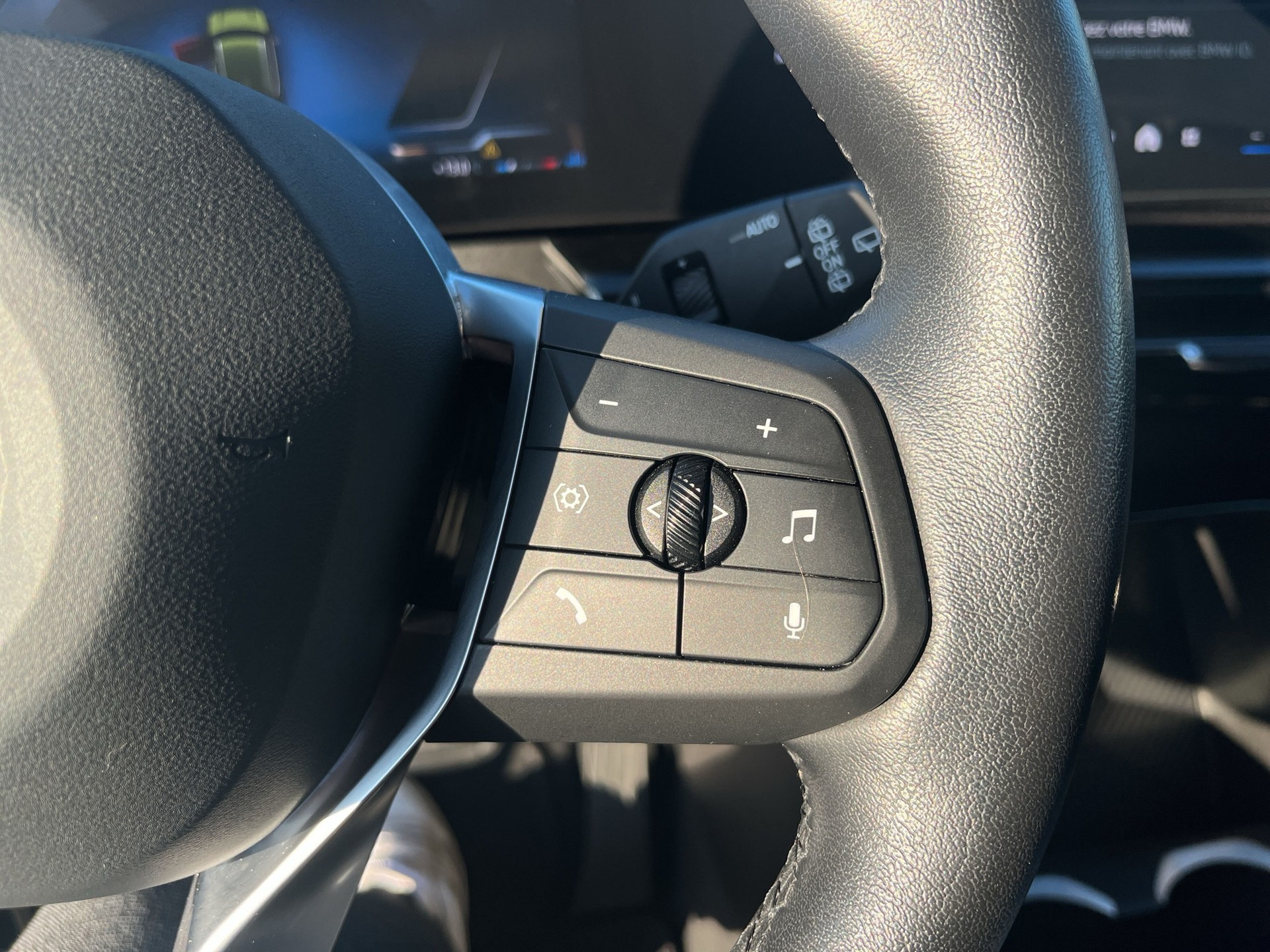 BMW X1 sDrive 18i xLine-image-13