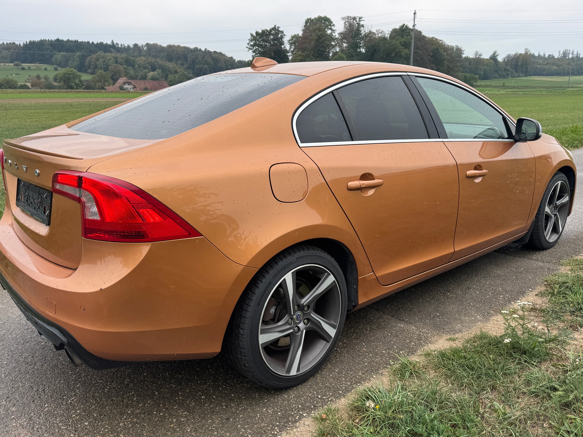 VOLVO S60 T5 R-Design-image-4