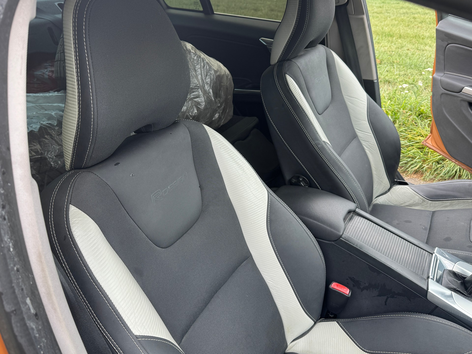 VOLVO S60 T5 R-Design-image-9
