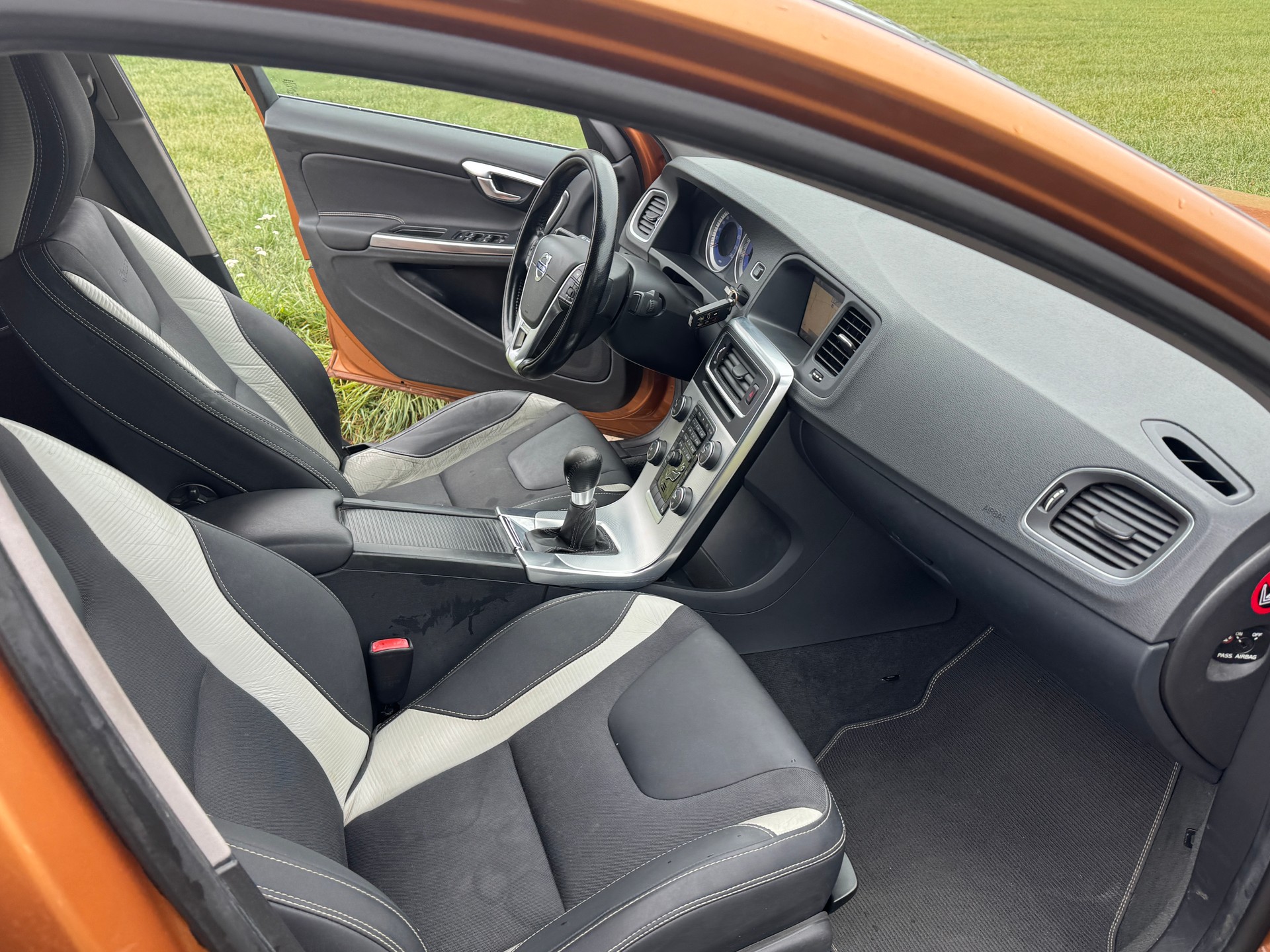 VOLVO S60 T5 R-Design-image-8