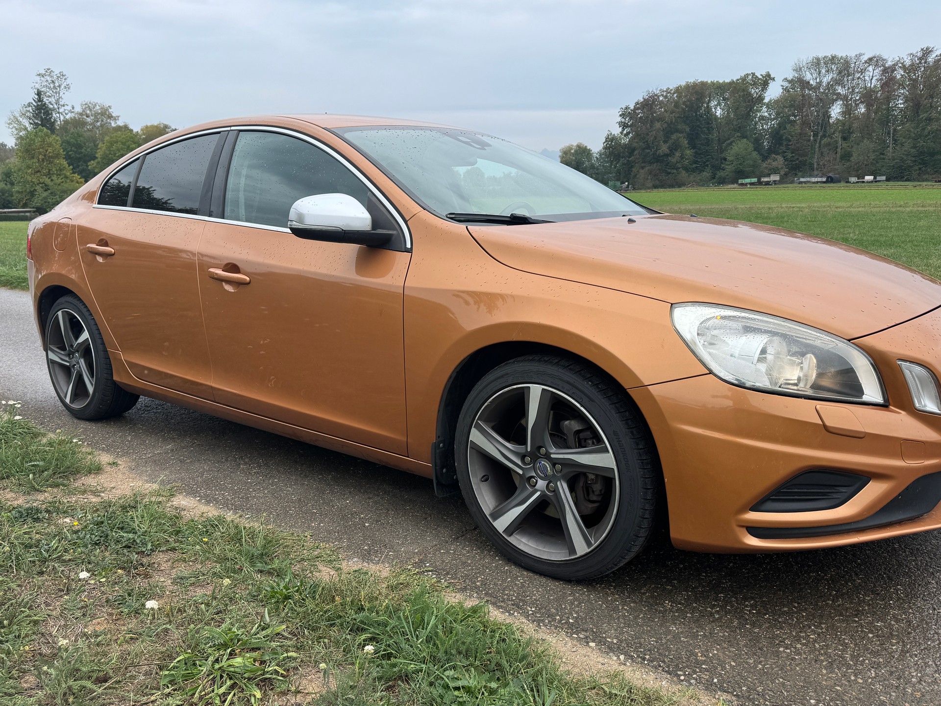 VOLVO S60 T5 R-Design-image-1