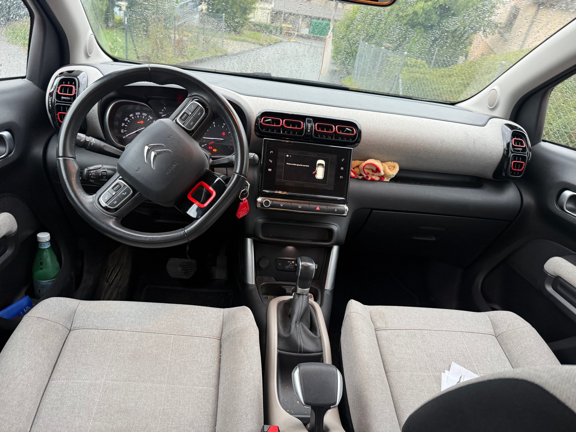 CITROEN C3 Aircross 1.2i PureTech Shine EAT-image-8