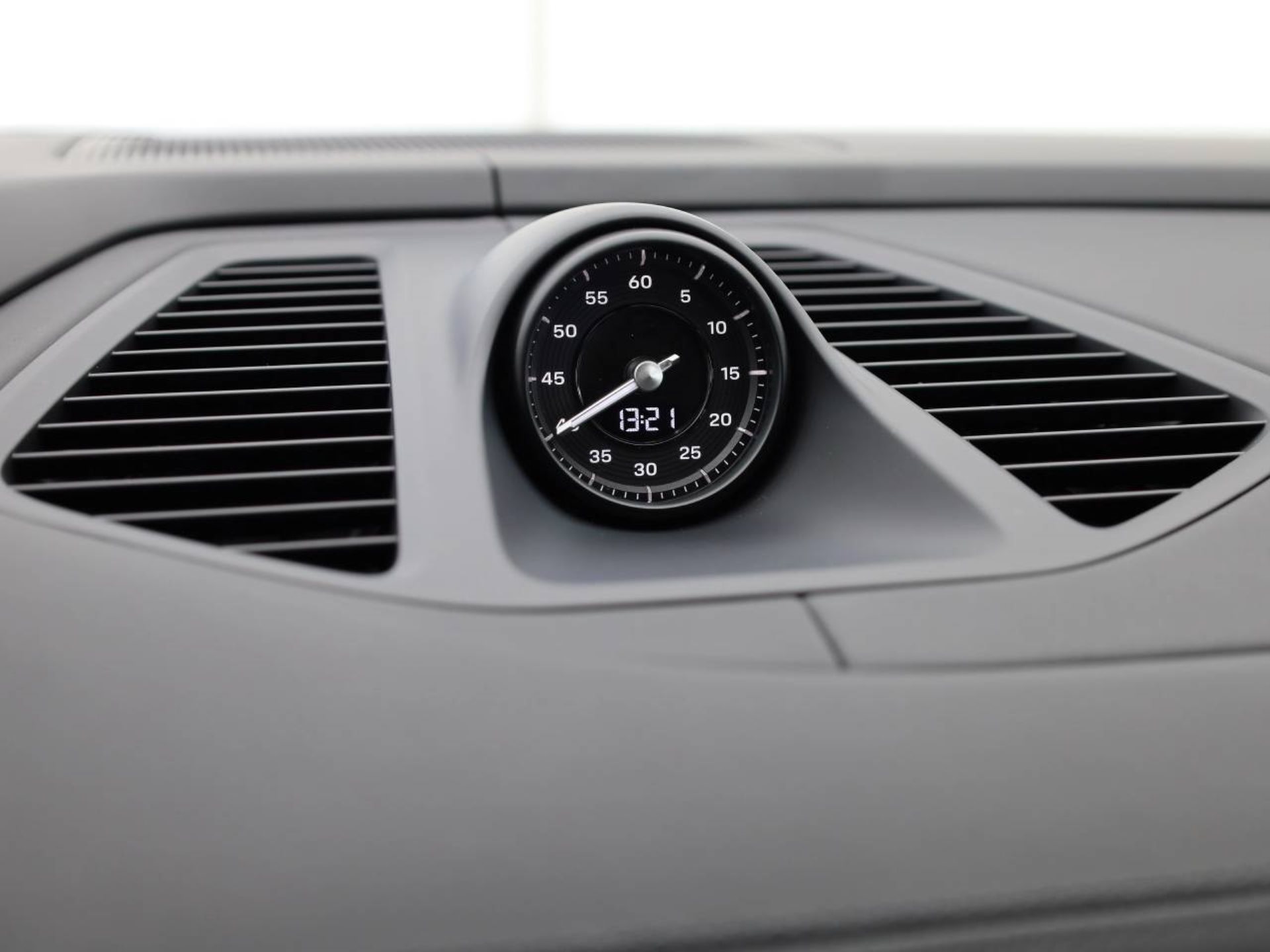 PORSCHE Macan 4S-image-13