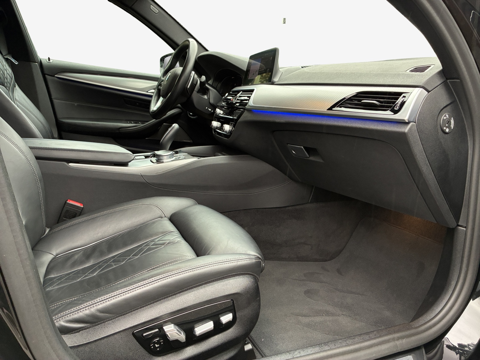 BMW 530e xDrive Pure M Sport Edition Steptronic-image-14
