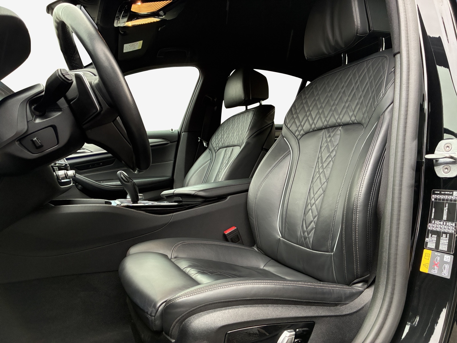BMW 530e xDrive Pure M Sport Edition Steptronic-image-7