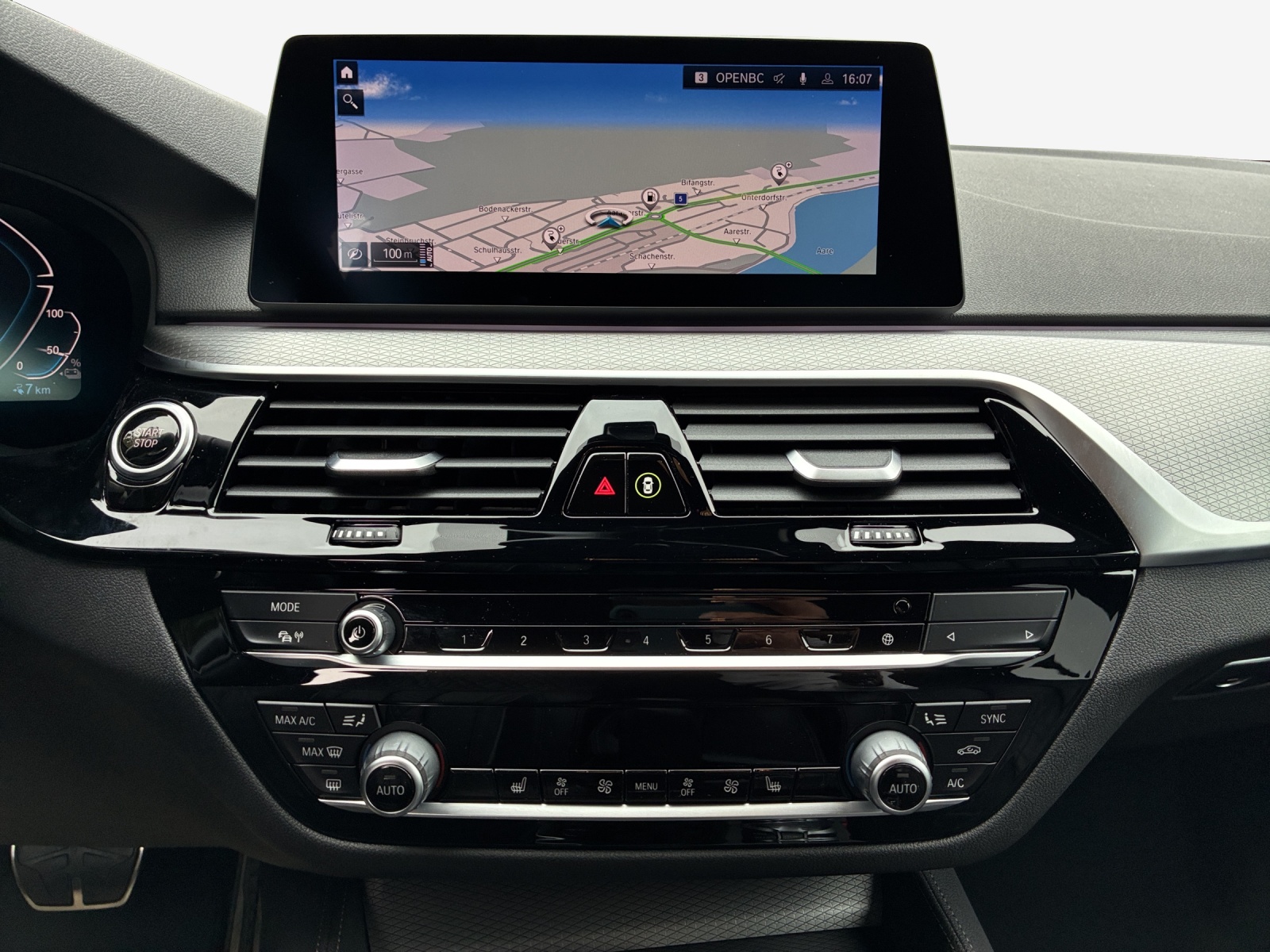 BMW 530e xDrive Pure M Sport Edition Steptronic-image-10