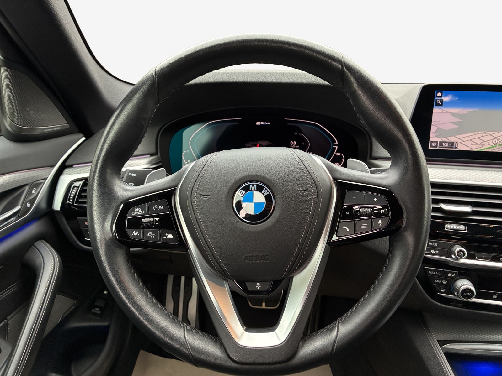 BMW 530e xDrive Pure M Sport Edition Steptronic-image-9