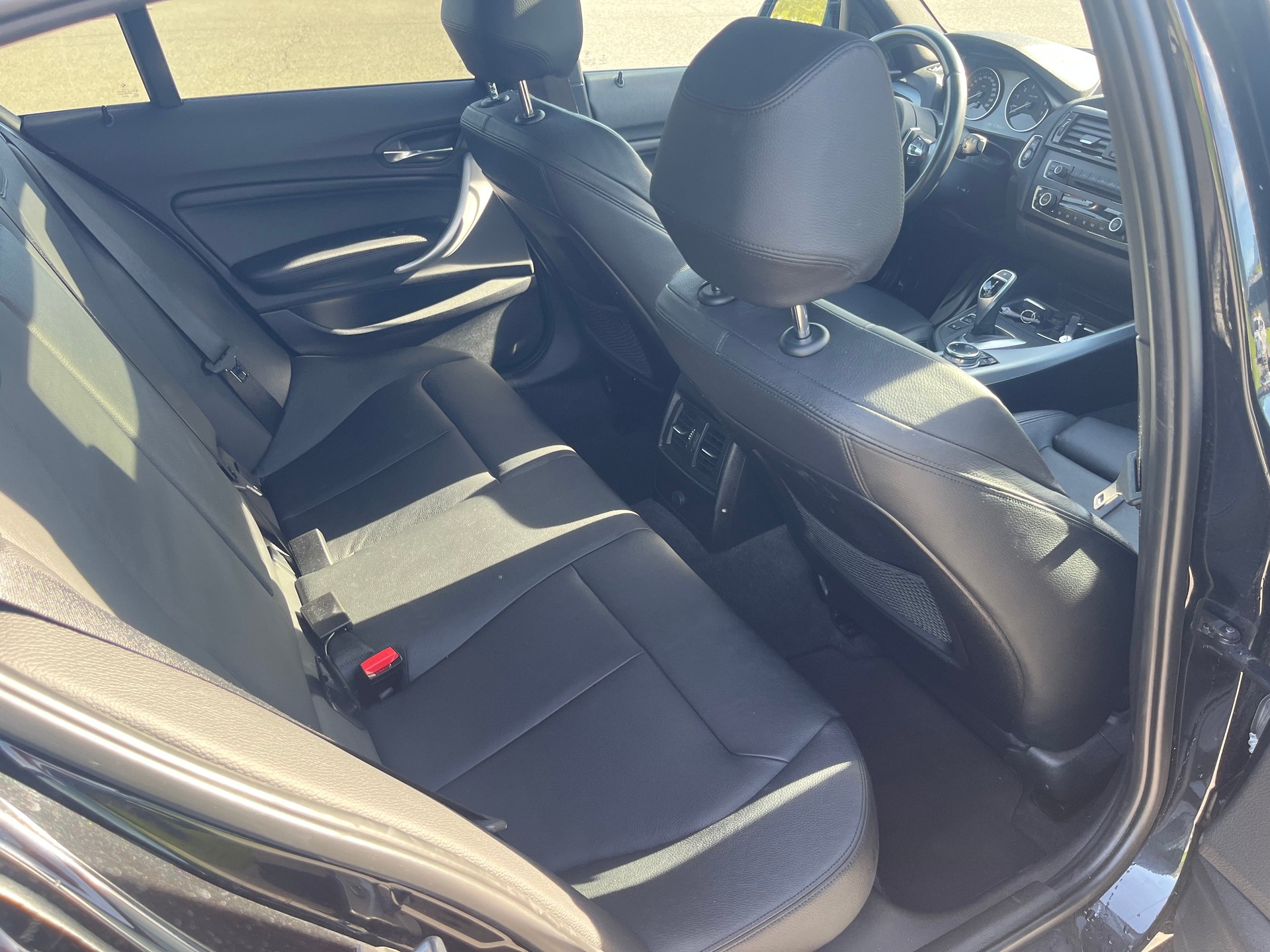 BMW M135i xDrive Steptronic-image-8
