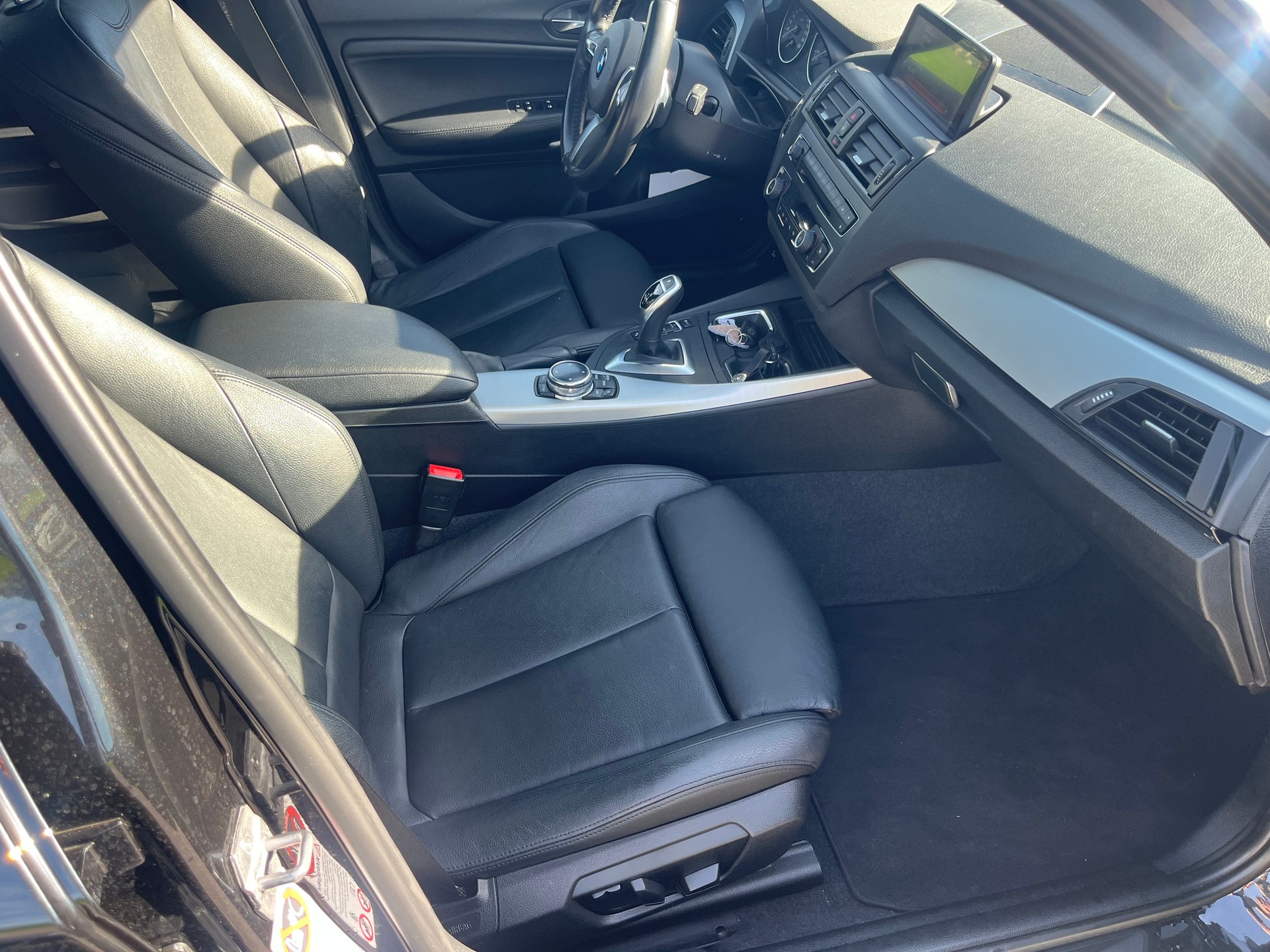 BMW M135i xDrive Steptronic-image-7