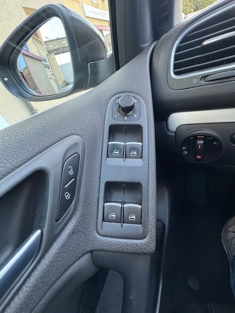 VW Golf Cabrio 1.2 TSI BlueMotion Technology Cup-image-25