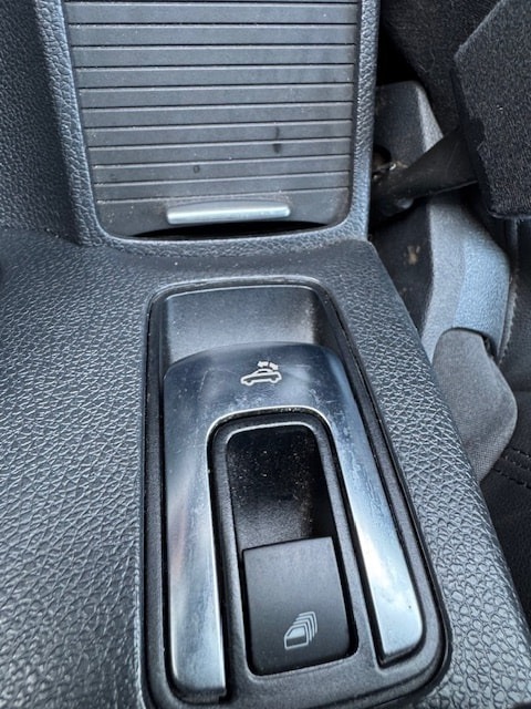 VW Golf Cabrio 1.2 TSI BlueMotion Technology Cup-image-24