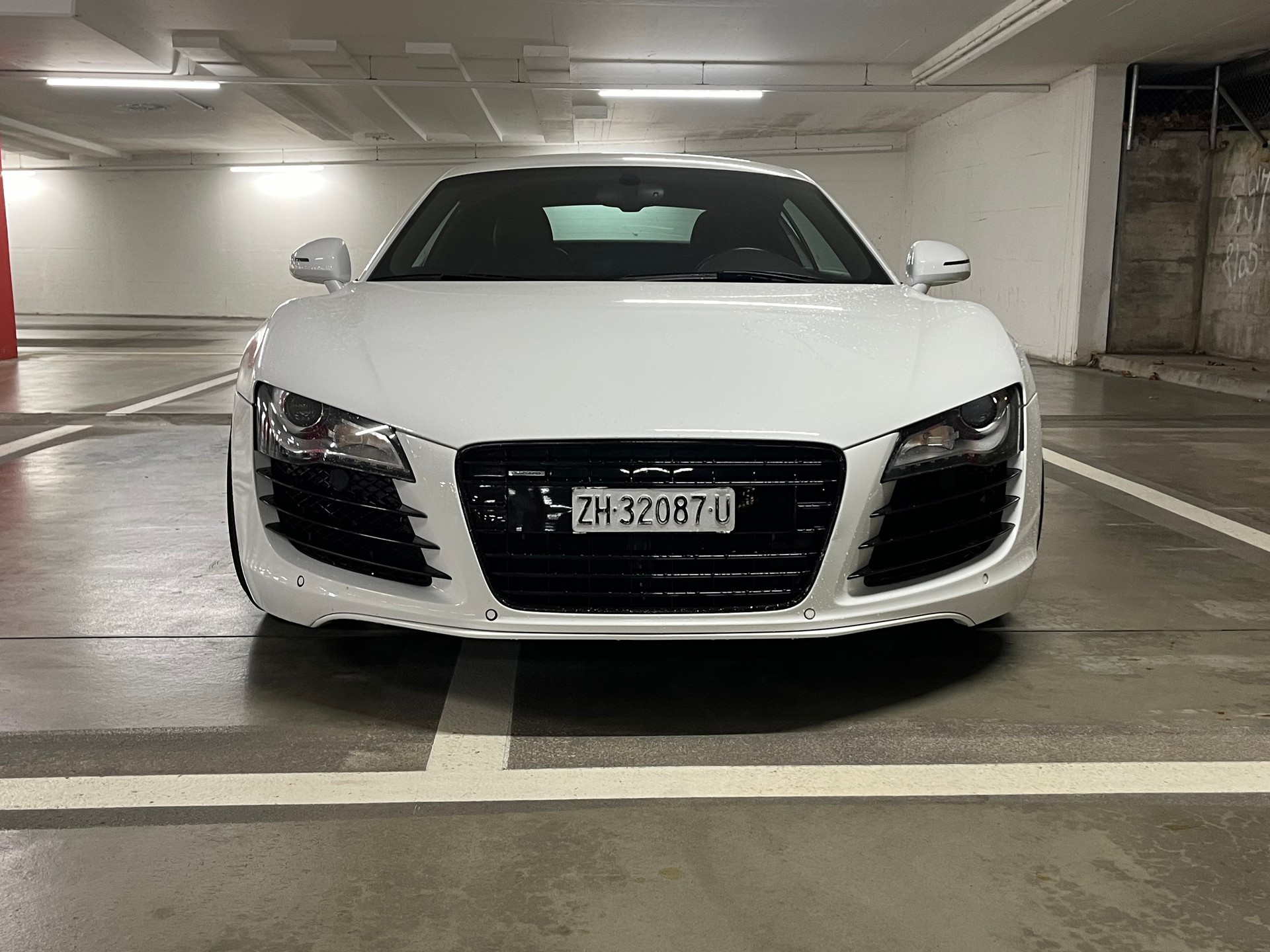 AUDI R8 Coupé 4.2-image-1