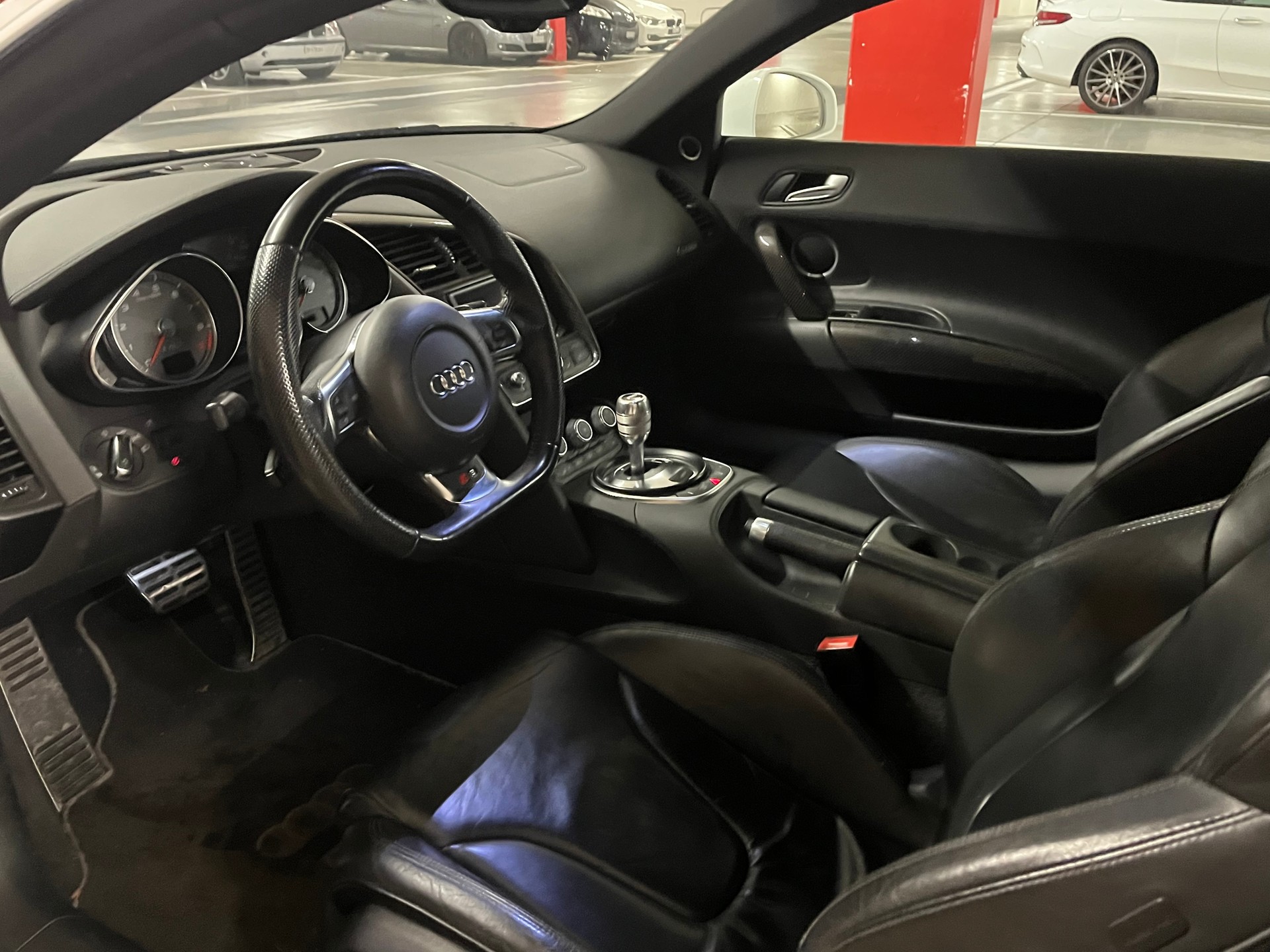 AUDI R8 Coupé 4.2-image-13